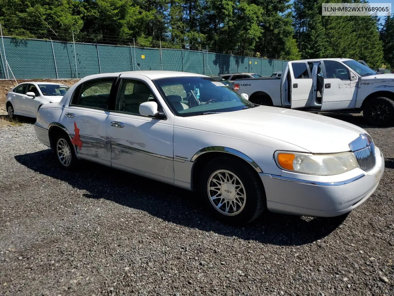 2001 Lincoln Town Car Signature VIN: 1LNHM82WX1Y689065 Lot: 63203565