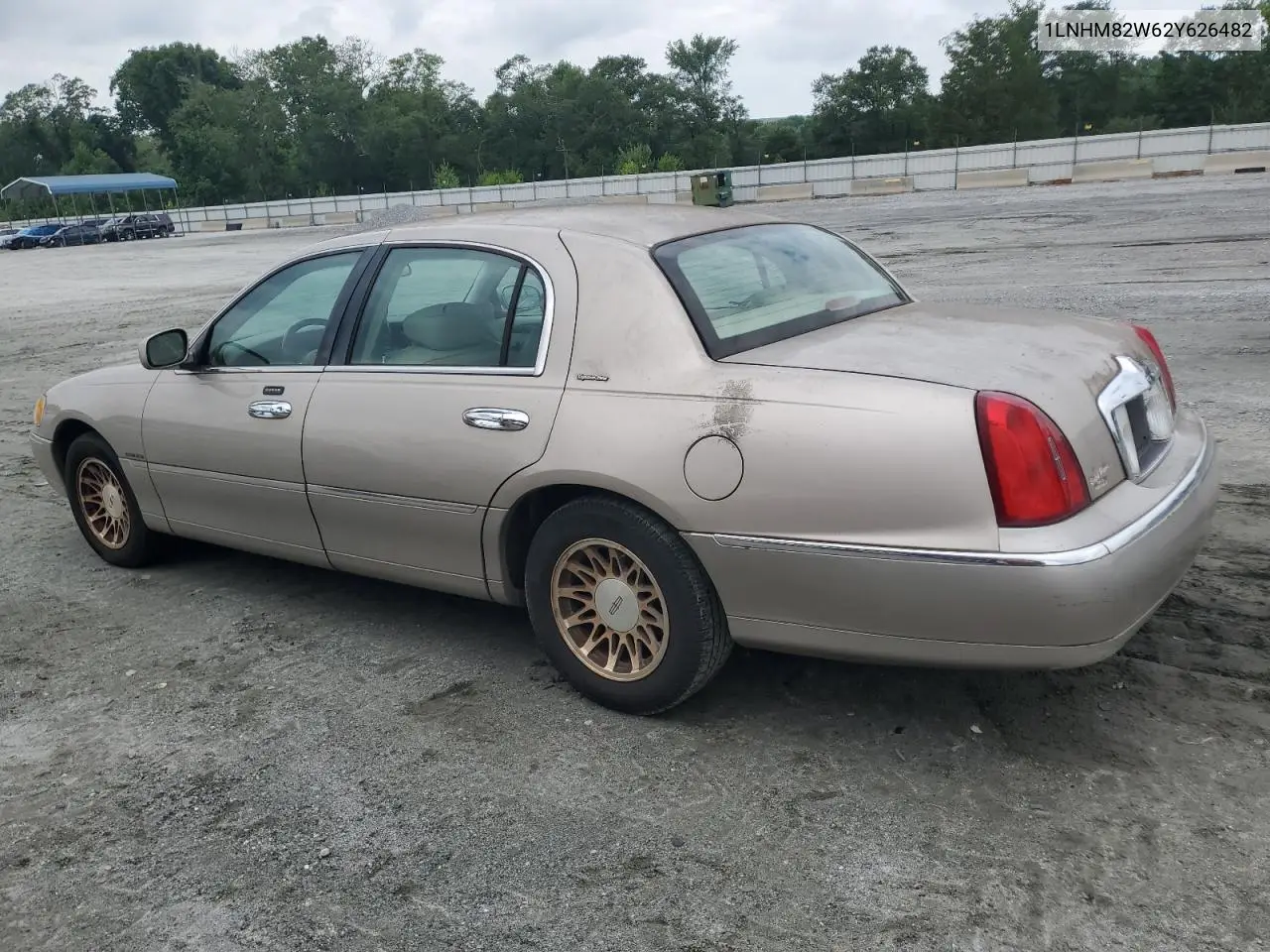 2002 Lincoln Town Car Signature VIN: 1LNHM82W62Y626482 Lot: 64401395