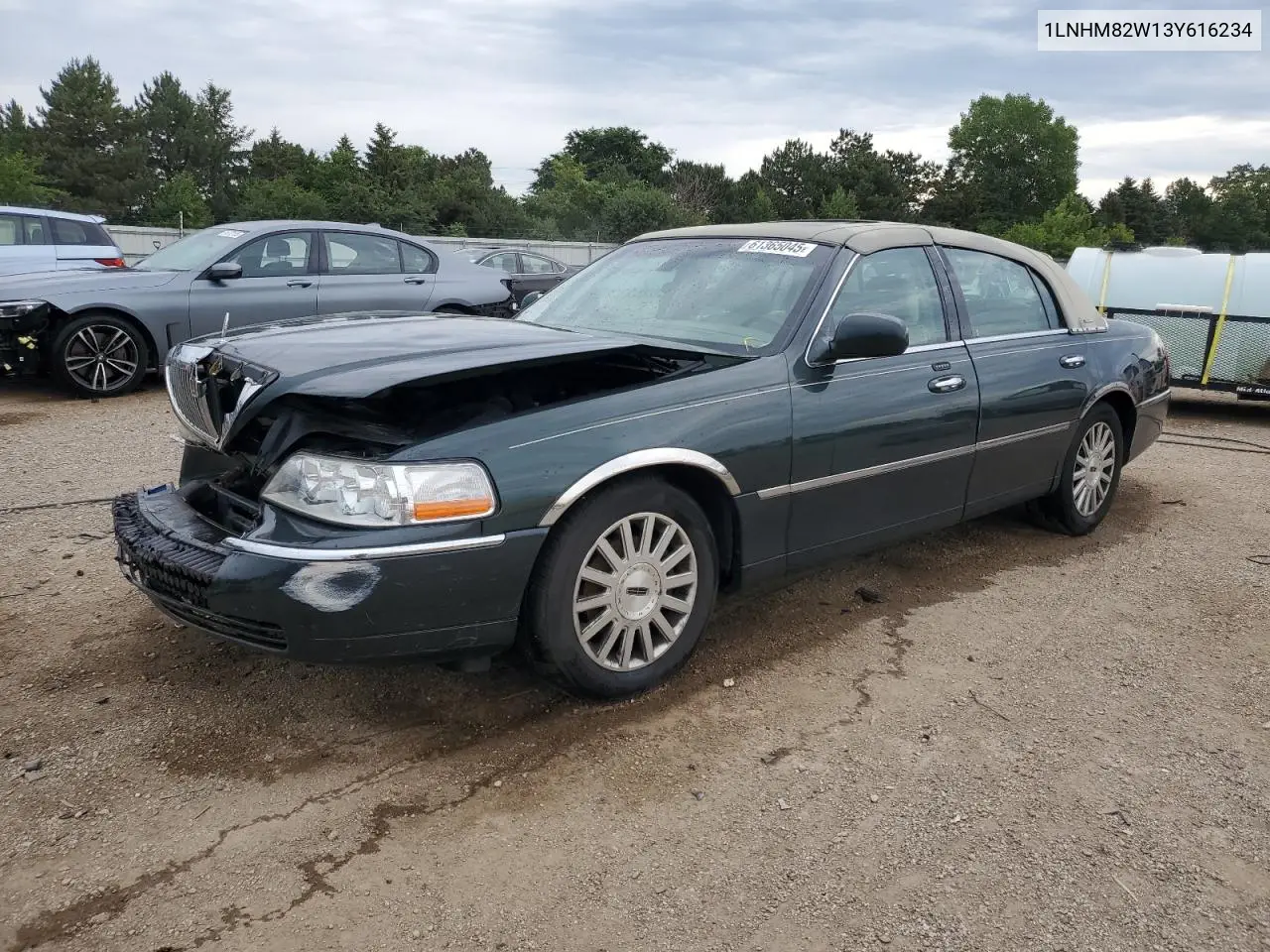 2003 Lincoln Town Car Signature VIN: 1LNHM82W13Y616234 Lot: 61365045