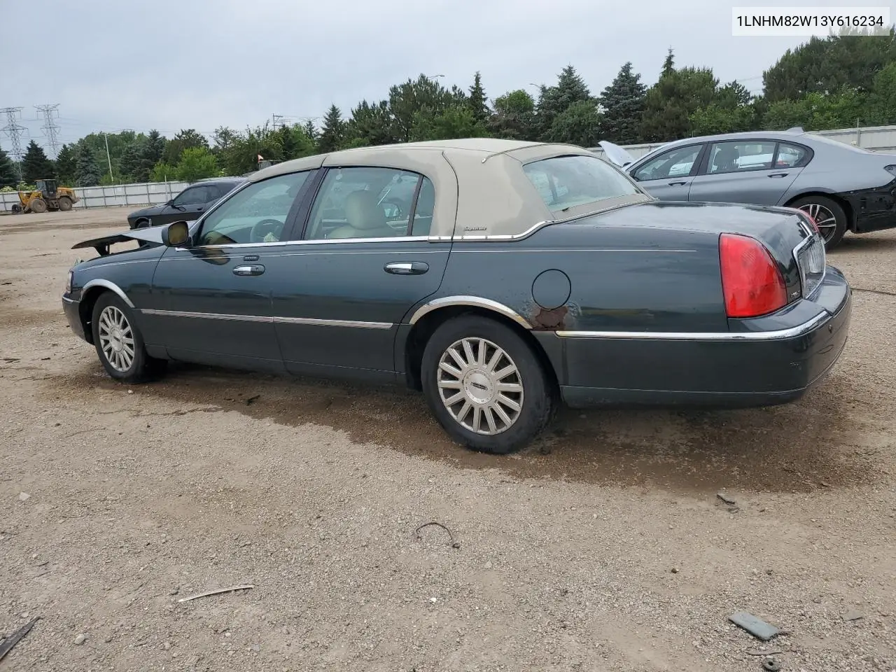 2003 Lincoln Town Car Signature VIN: 1LNHM82W13Y616234 Lot: 61365045