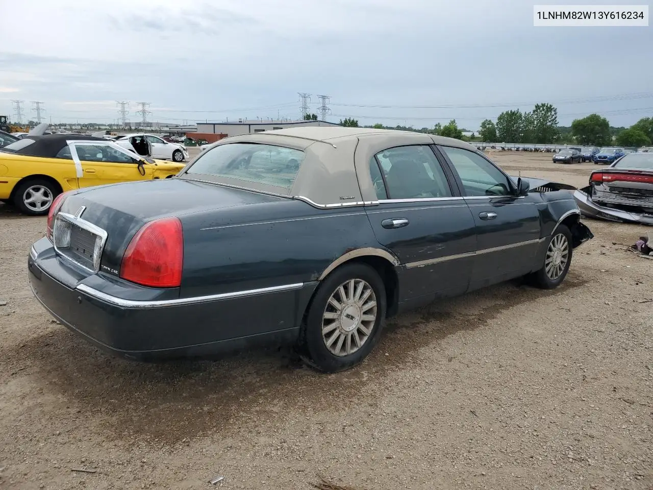 2003 Lincoln Town Car Signature VIN: 1LNHM82W13Y616234 Lot: 61365045