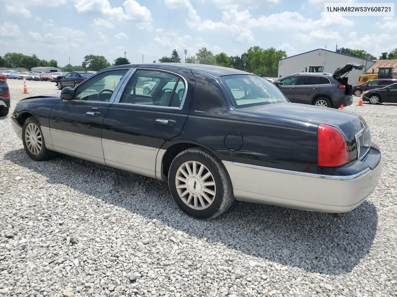 2003 Lincoln Town Car Signature VIN: 1LNHM82W53Y608721 Lot: 61989015