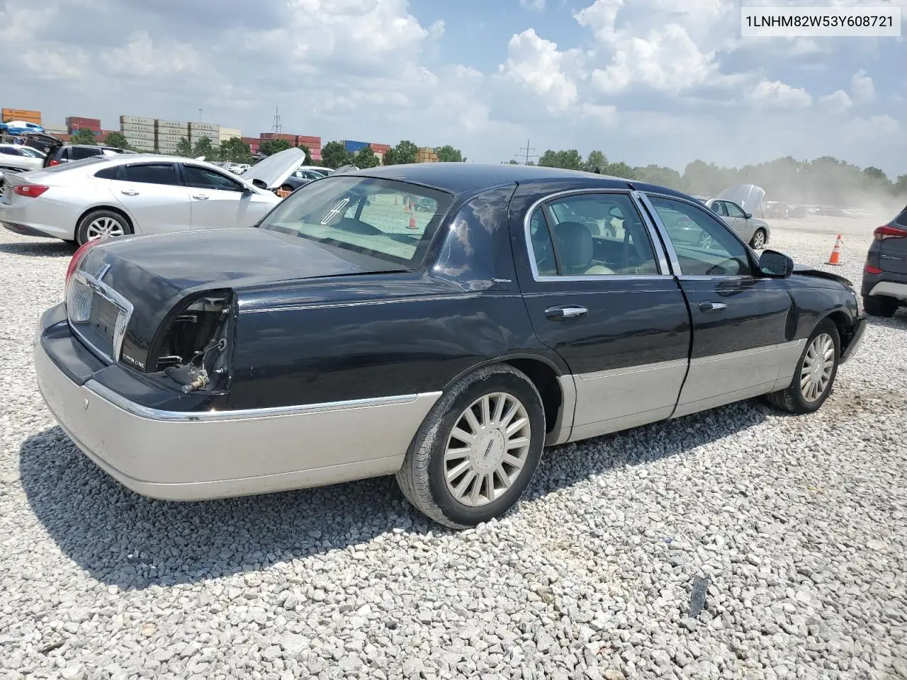 2003 Lincoln Town Car Signature VIN: 1LNHM82W53Y608721 Lot: 61989015