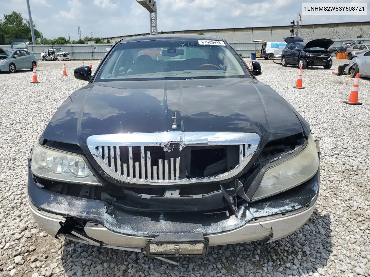 2003 Lincoln Town Car Signature VIN: 1LNHM82W53Y608721 Lot: 61989015