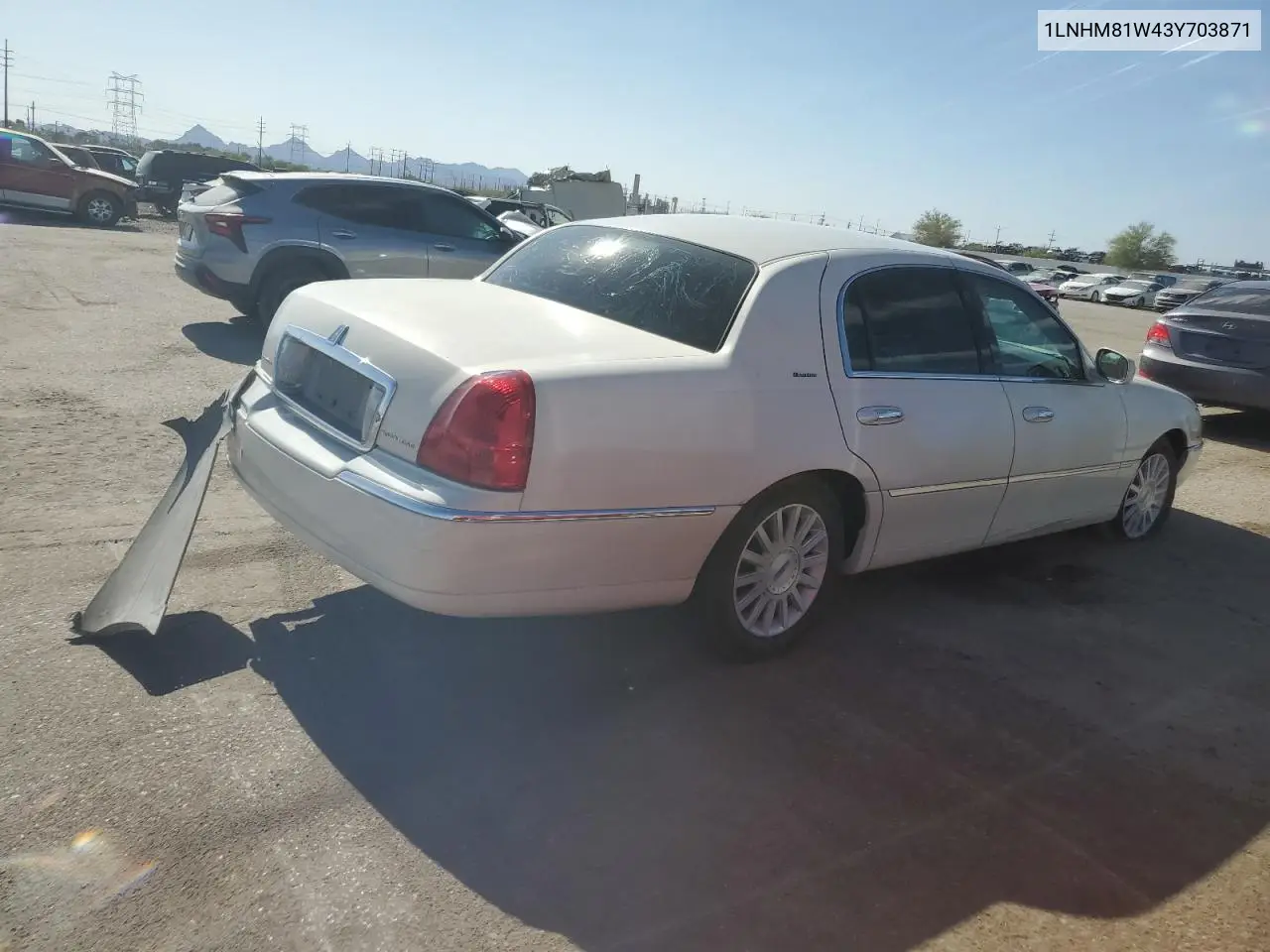 2003 Lincoln Town Car Executive VIN: 1LNHM81W43Y703871 Lot: 62317415