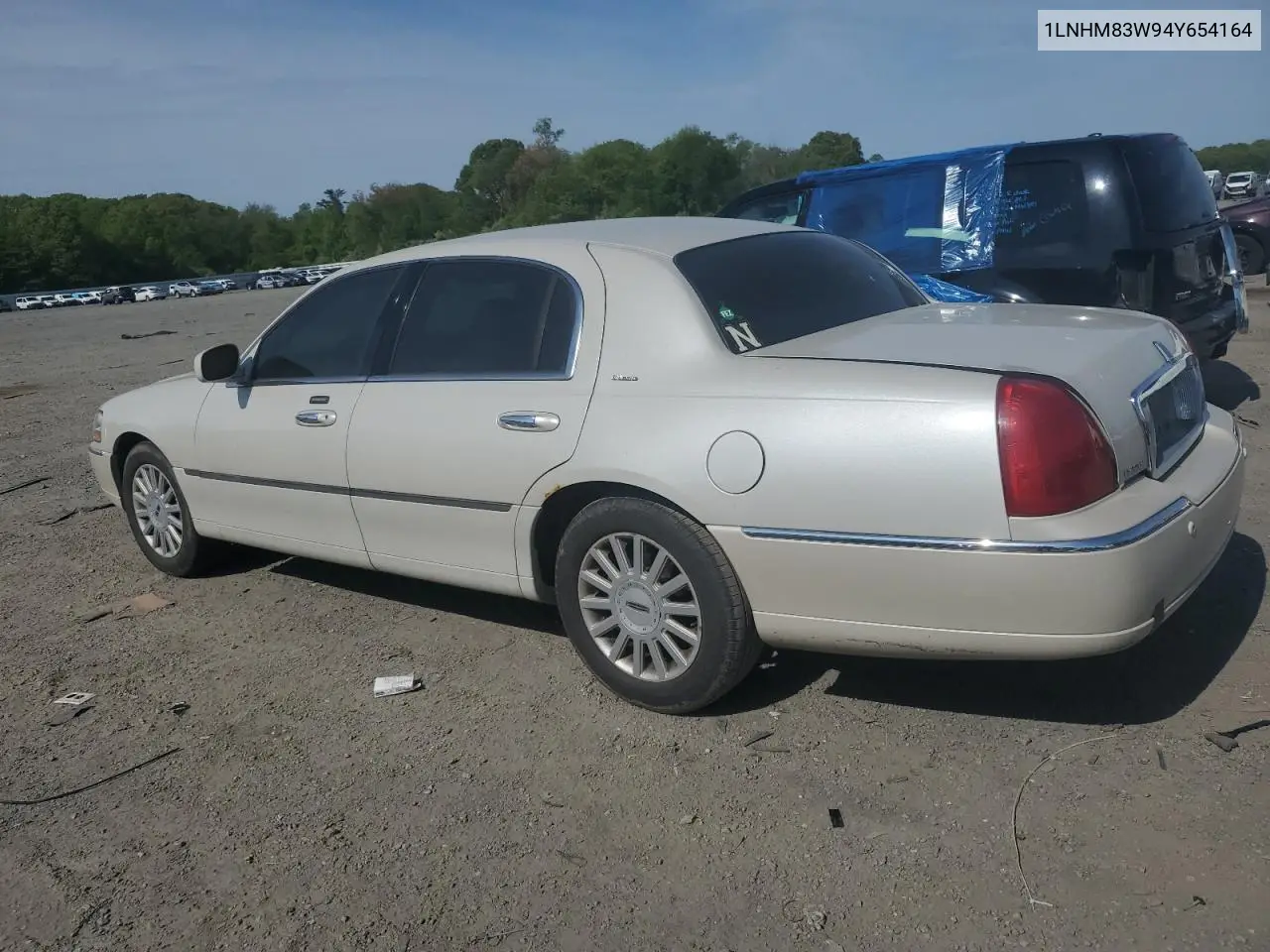2004 Lincoln Town Car Ultimate VIN: 1LNHM83W94Y654164 Lot: 56313675