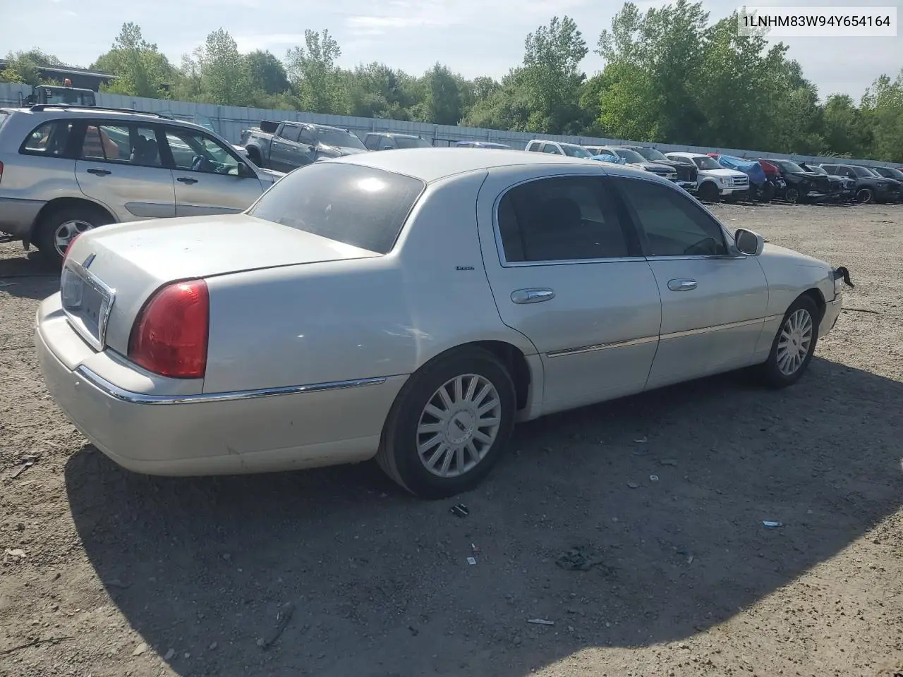 2004 Lincoln Town Car Ultimate VIN: 1LNHM83W94Y654164 Lot: 56313675
