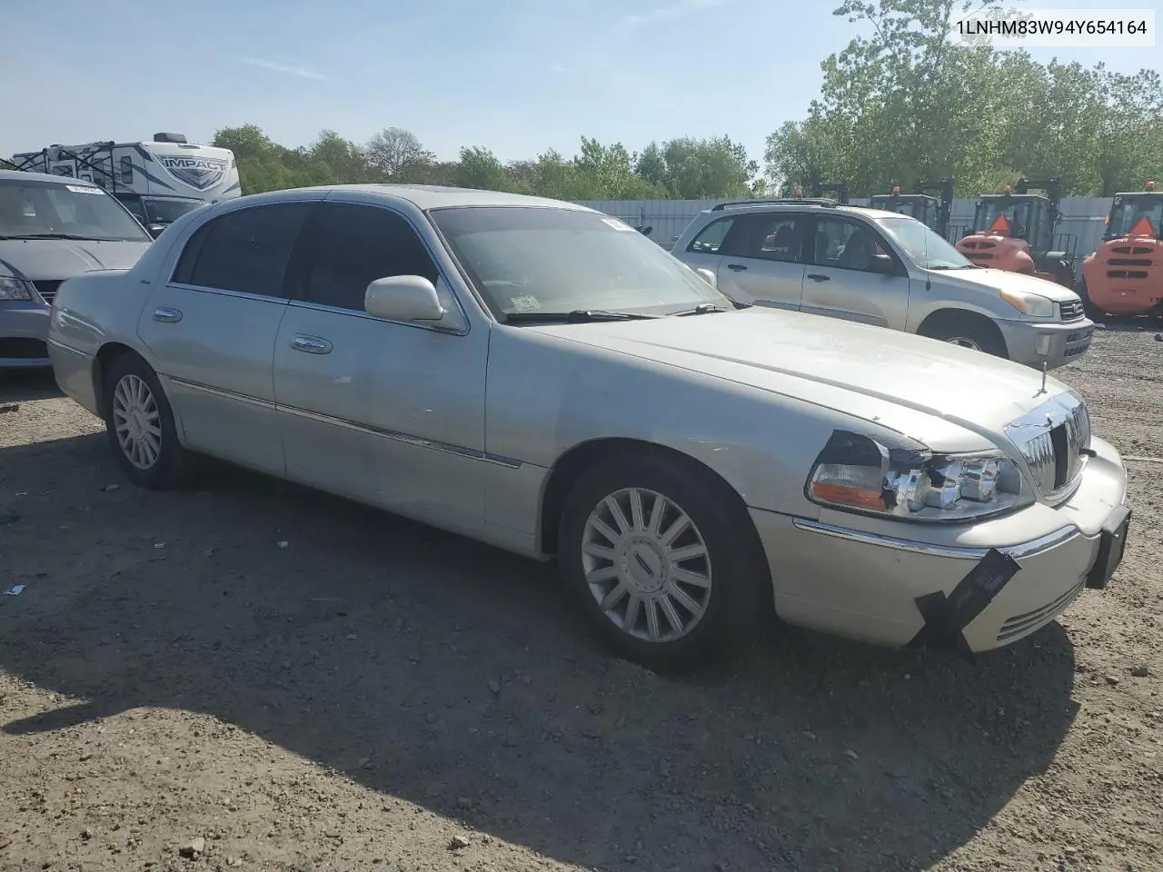 2004 Lincoln Town Car Ultimate VIN: 1LNHM83W94Y654164 Lot: 56313675