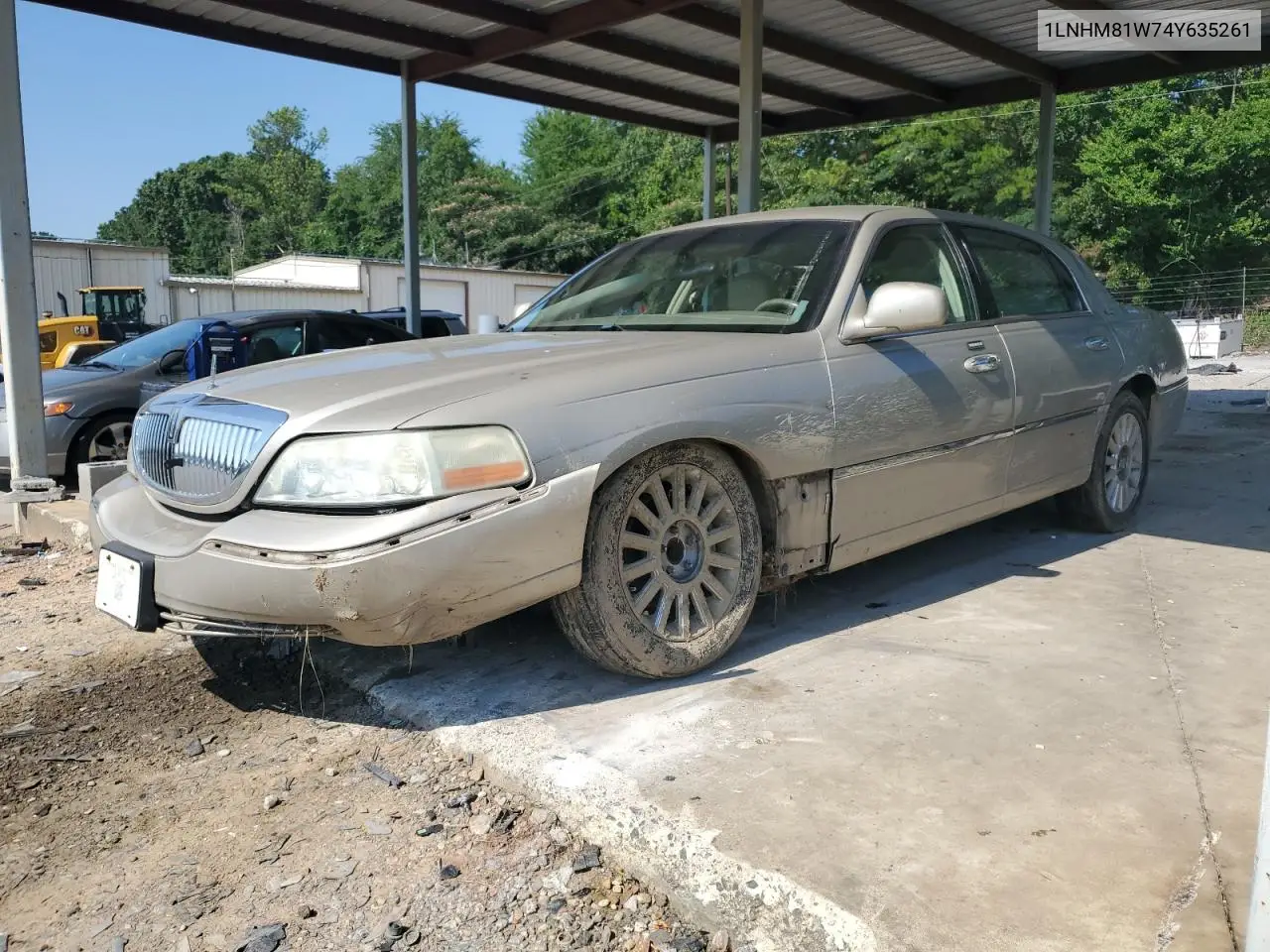 2004 Lincoln Town Car Executive VIN: 1LNHM81W74Y635261 Lot: 61753465