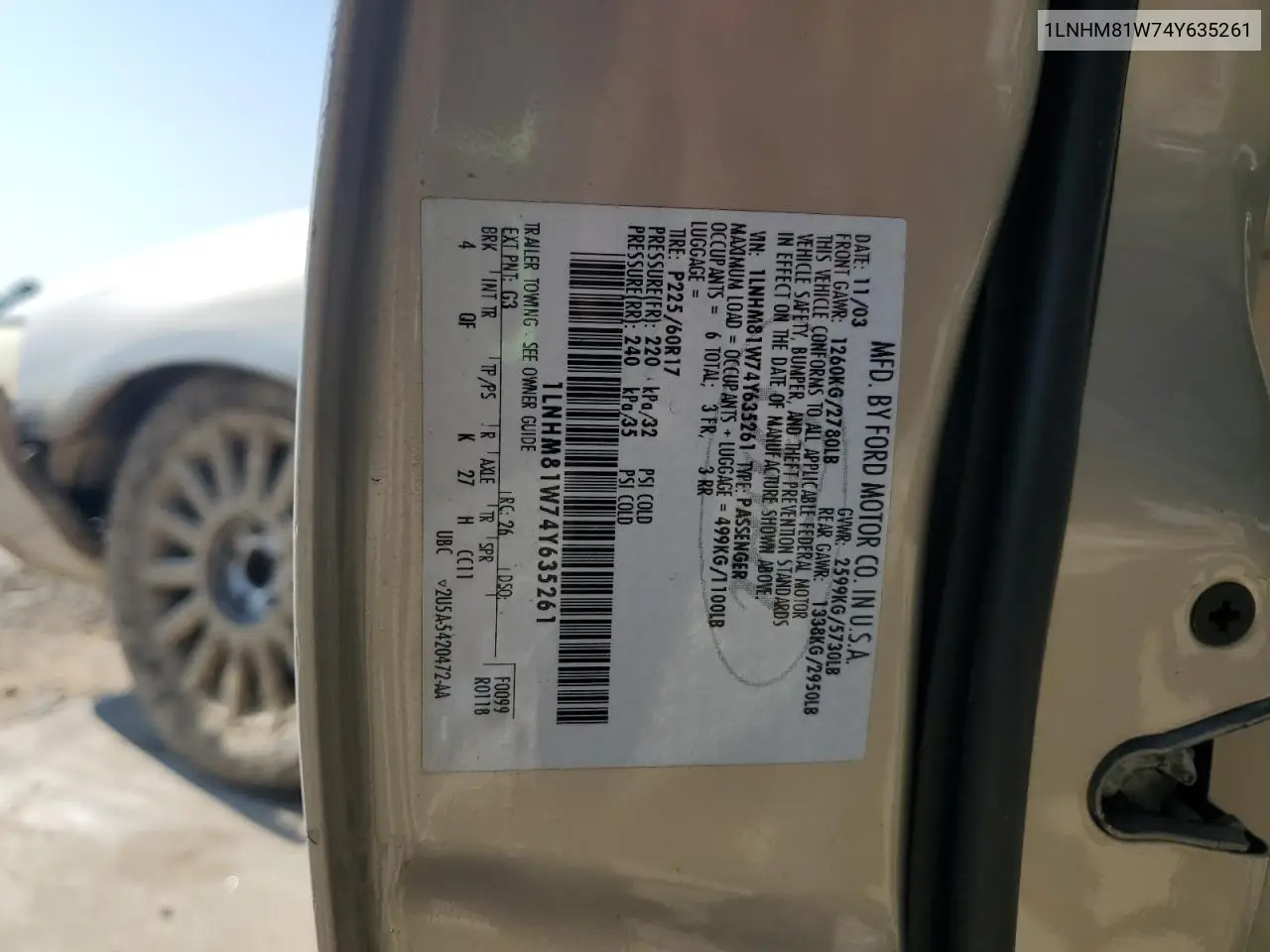 2004 Lincoln Town Car Executive VIN: 1LNHM81W74Y635261 Lot: 61753465