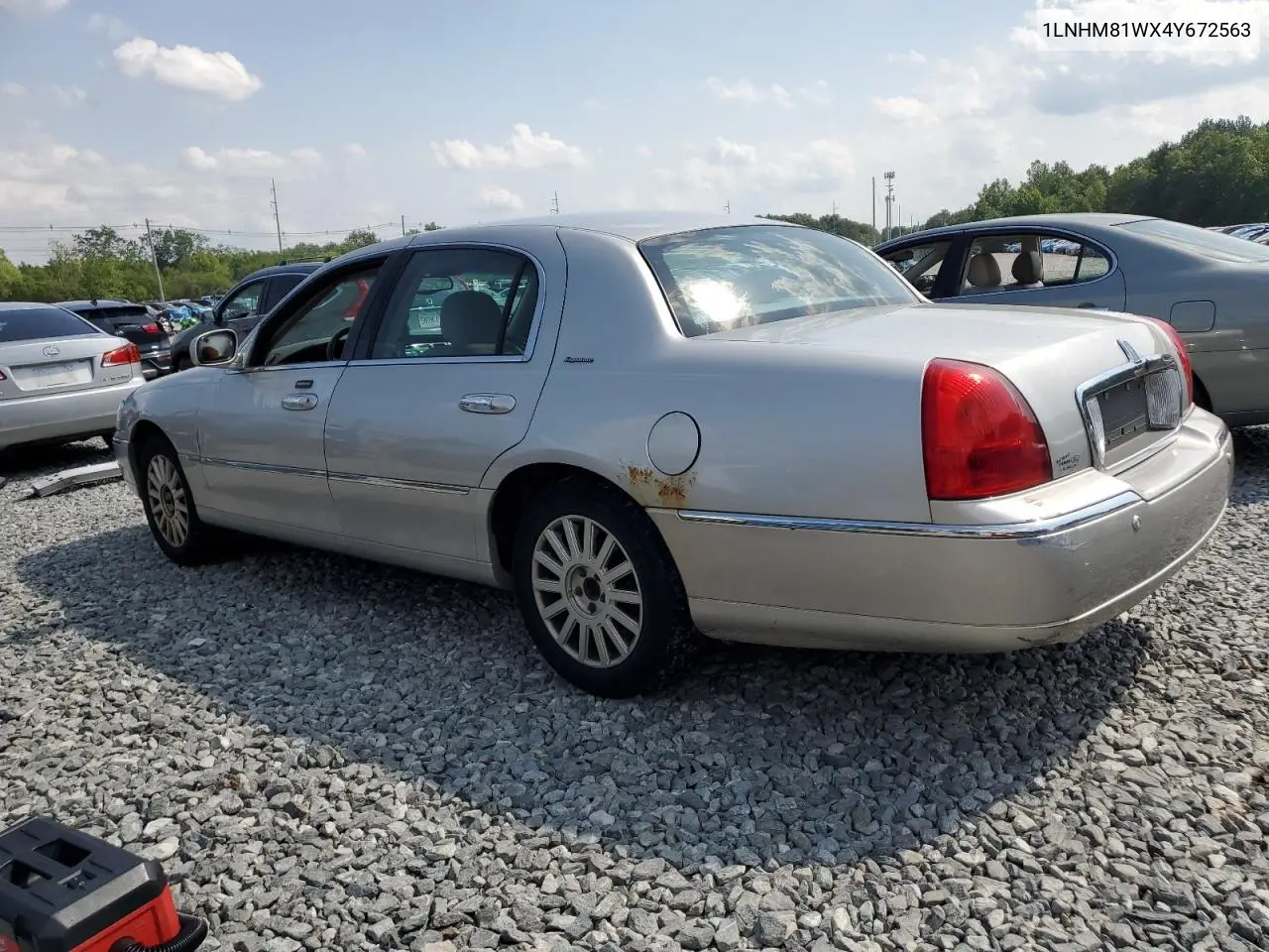 2004 Lincoln Town Car Executive VIN: 1LNHM81WX4Y672563 Lot: 61822615