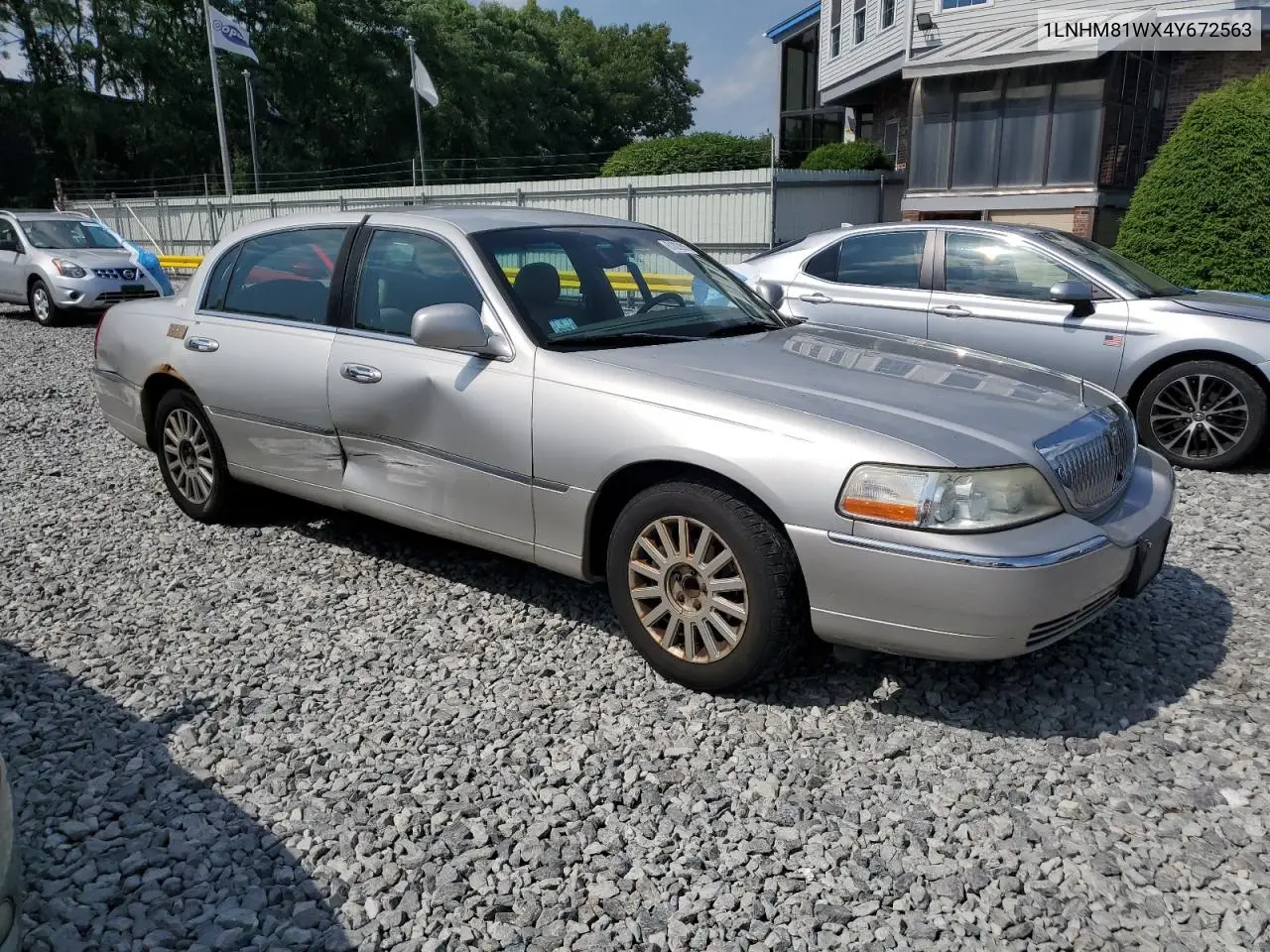 2004 Lincoln Town Car Executive VIN: 1LNHM81WX4Y672563 Lot: 61822615