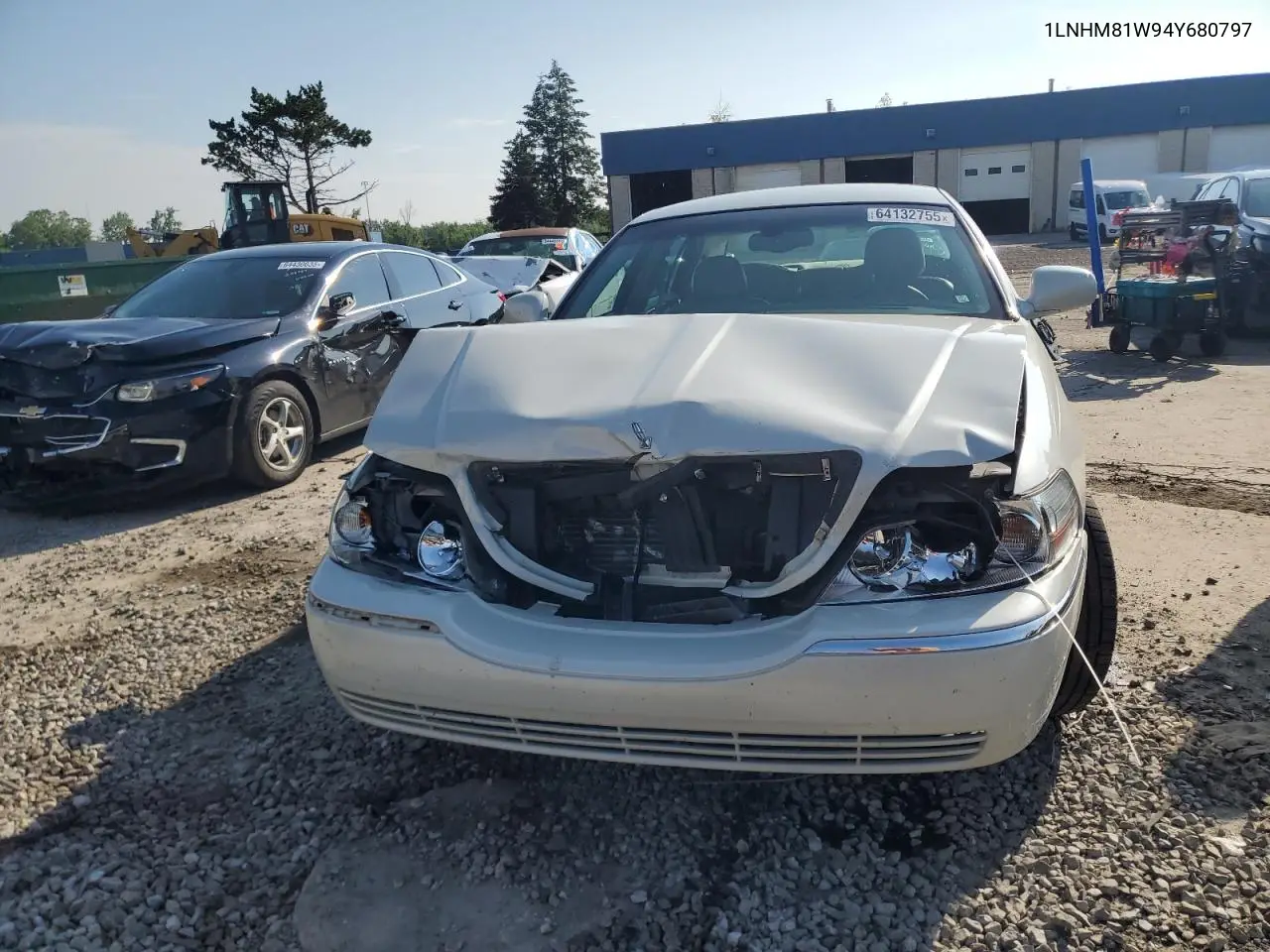 2004 Lincoln Town Car Executive VIN: 1LNHM81W94Y680797 Lot: 64132755