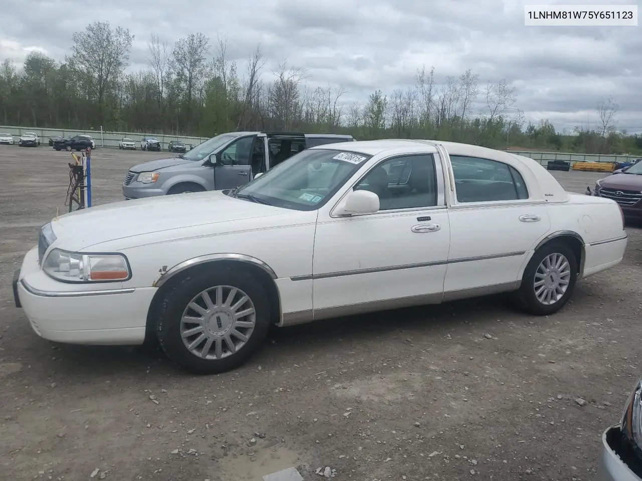 2005 Lincoln Town Car Signature VIN: 1LNHM81W75Y651123 Lot: 57106815