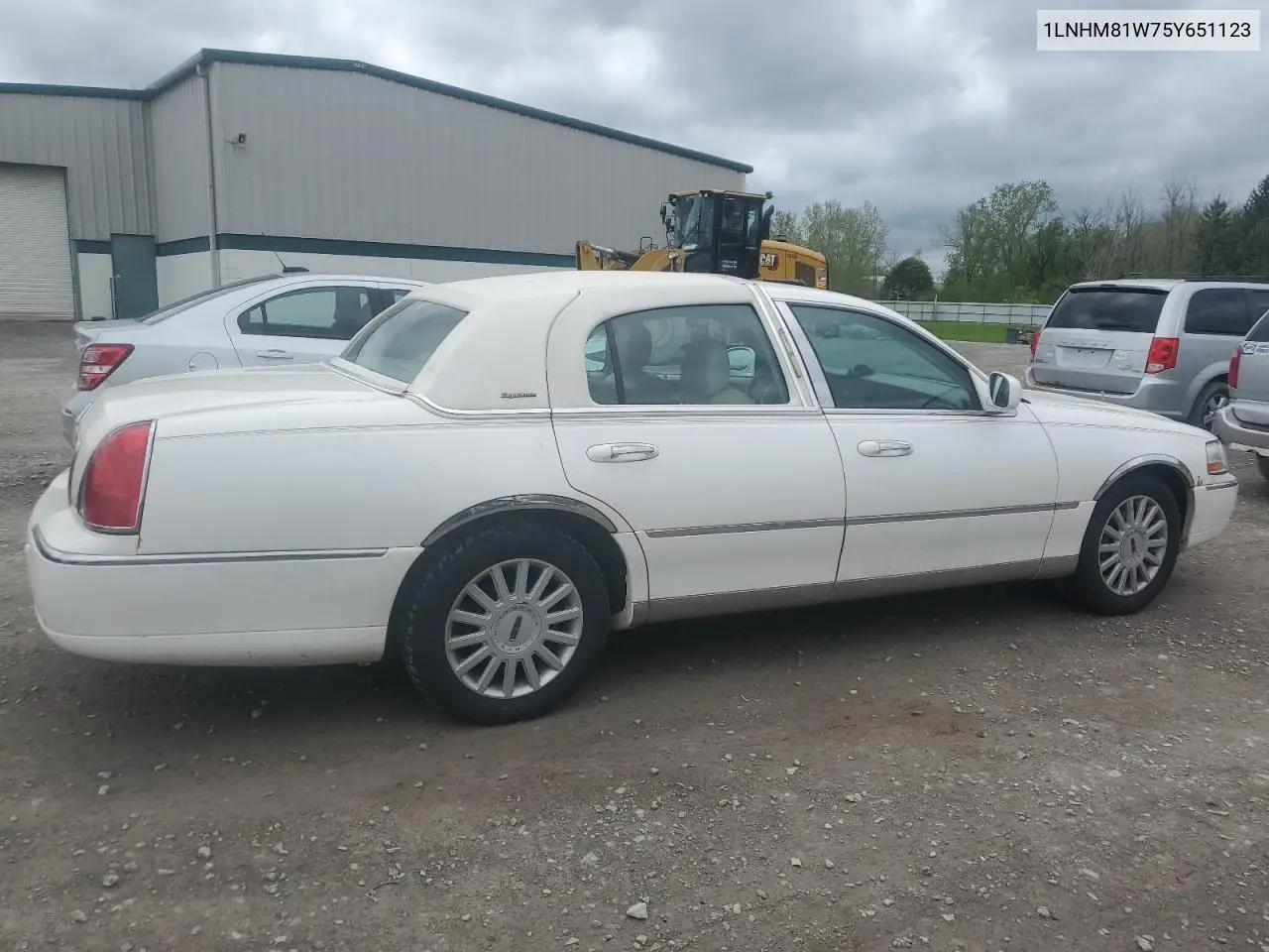 2005 Lincoln Town Car Signature VIN: 1LNHM81W75Y651123 Lot: 57106815