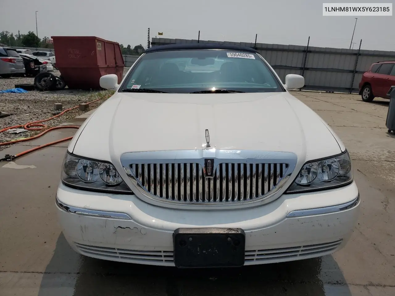 2005 Lincoln Town Car Signature VIN: 1LNHM81WX5Y623185 Lot: 59040285
