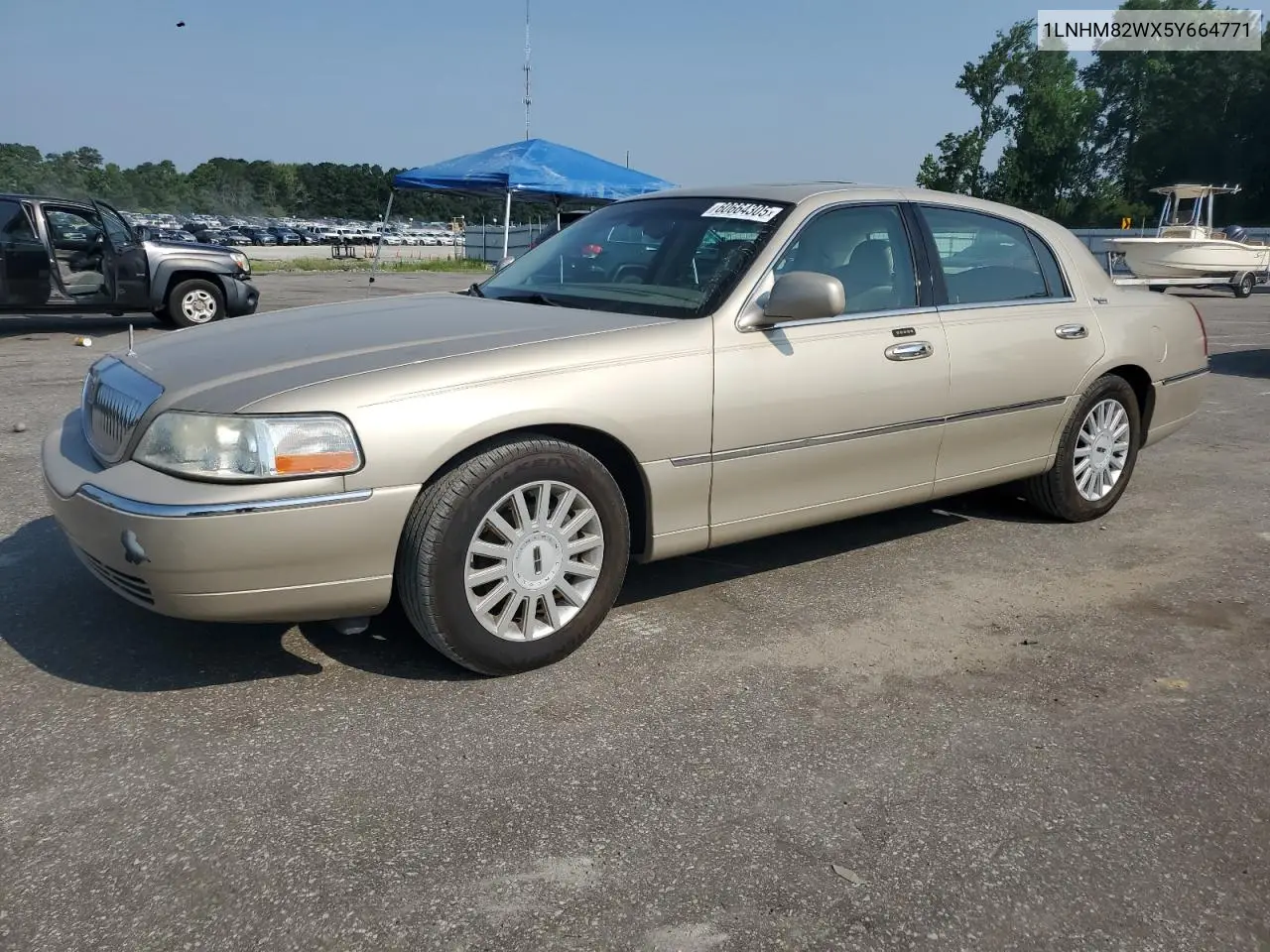 2005 Lincoln Town Car Signature Limited VIN: 1LNHM82WX5Y664771 Lot: 60664305