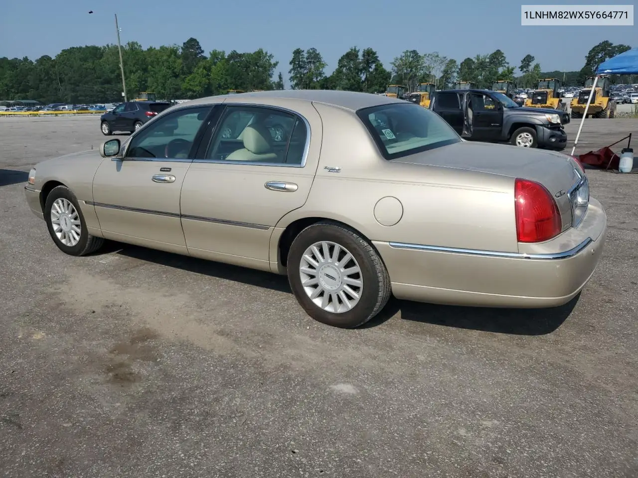 2005 Lincoln Town Car Signature Limited VIN: 1LNHM82WX5Y664771 Lot: 60664305