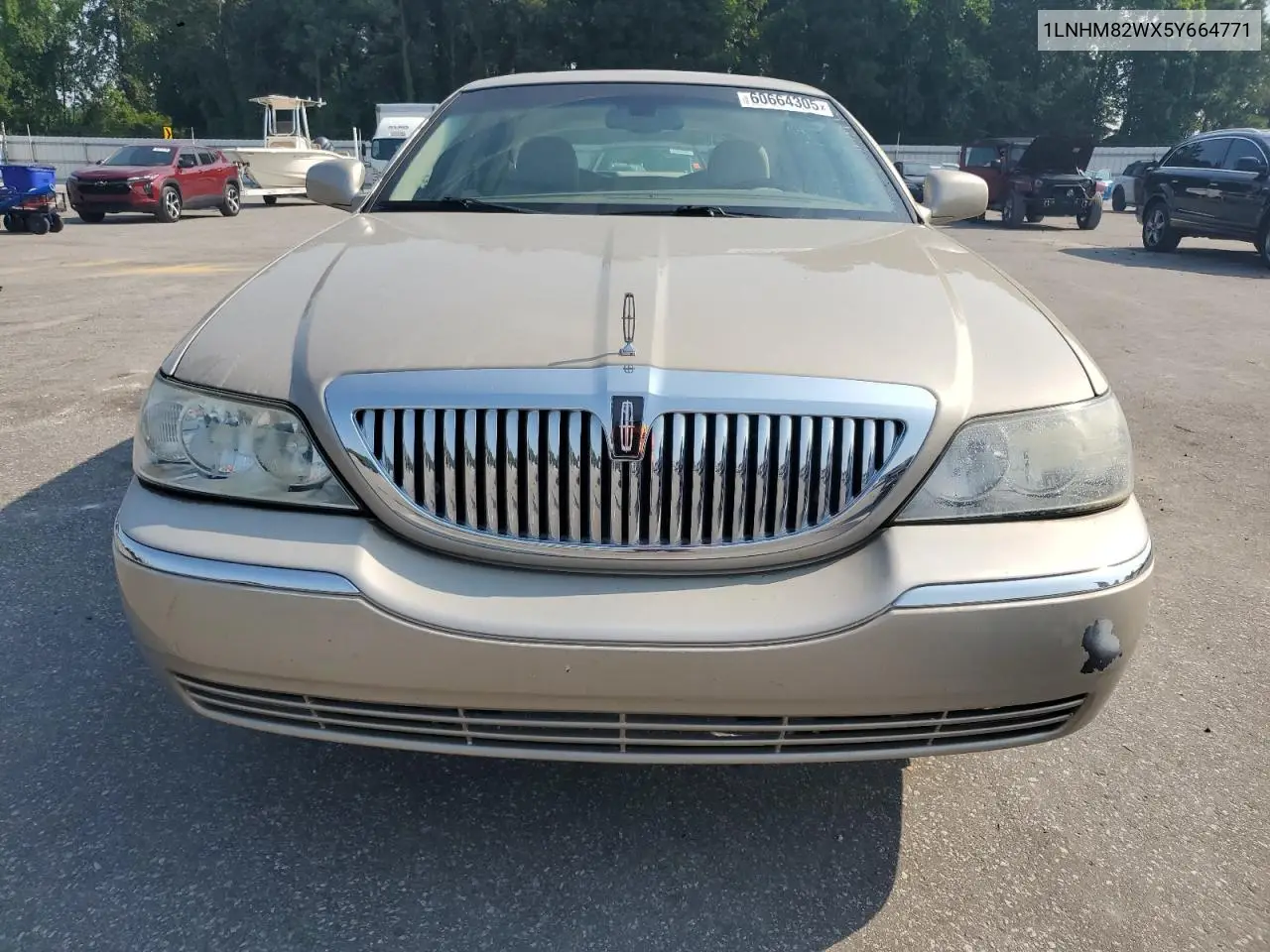 2005 Lincoln Town Car Signature Limited VIN: 1LNHM82WX5Y664771 Lot: 60664305