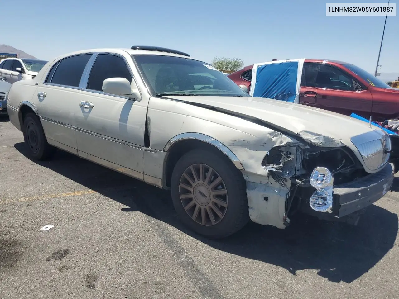 2005 Lincoln Town Car Signature Limited VIN: 1LNHM82W05Y601887 Lot: 61491965