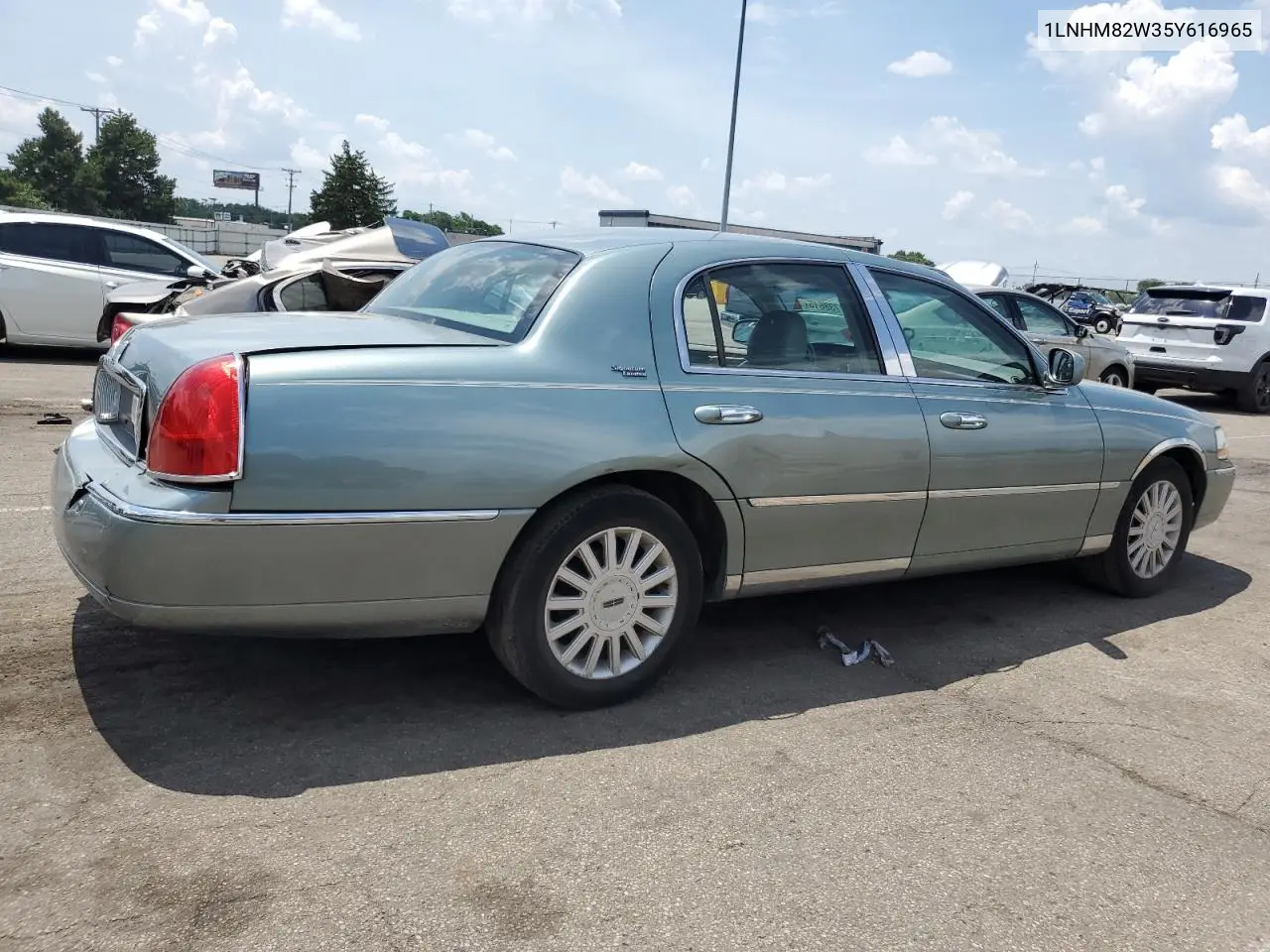 2005 Lincoln Town Car Signature Limited VIN: 1LNHM82W35Y616965 Lot: 61738615