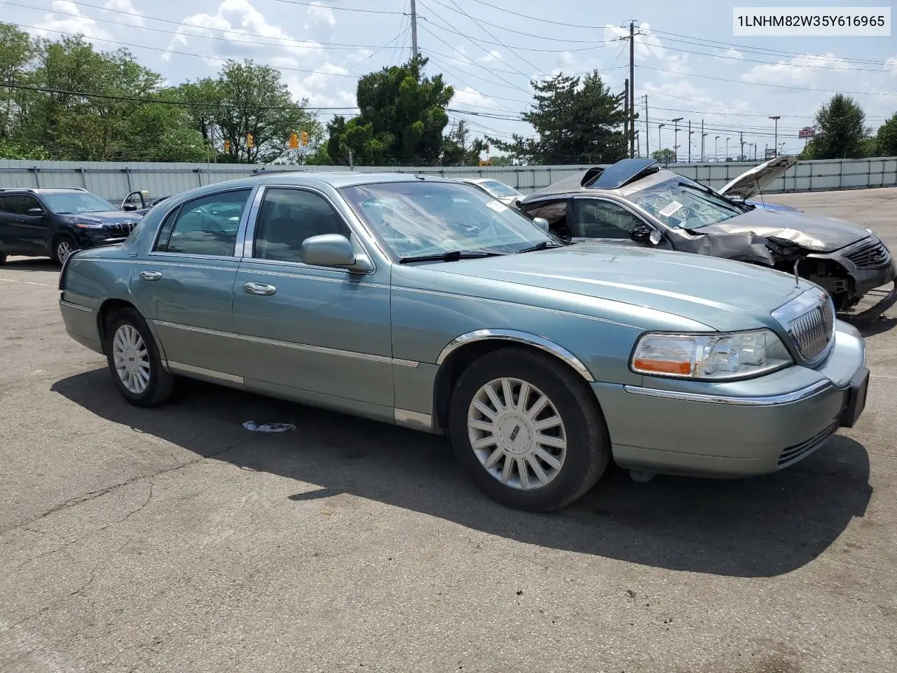 2005 Lincoln Town Car Signature Limited VIN: 1LNHM82W35Y616965 Lot: 61738615