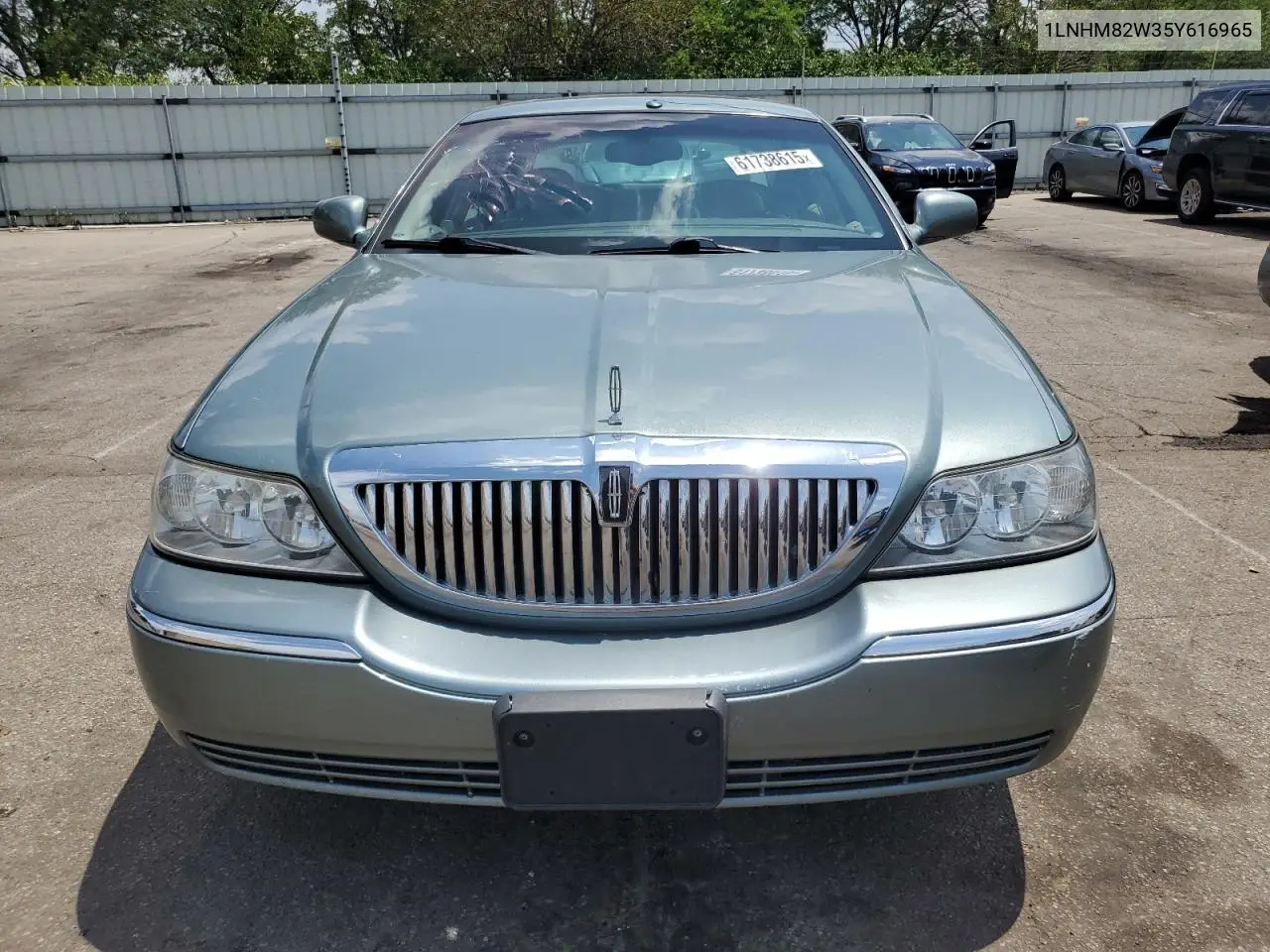 2005 Lincoln Town Car Signature Limited VIN: 1LNHM82W35Y616965 Lot: 61738615