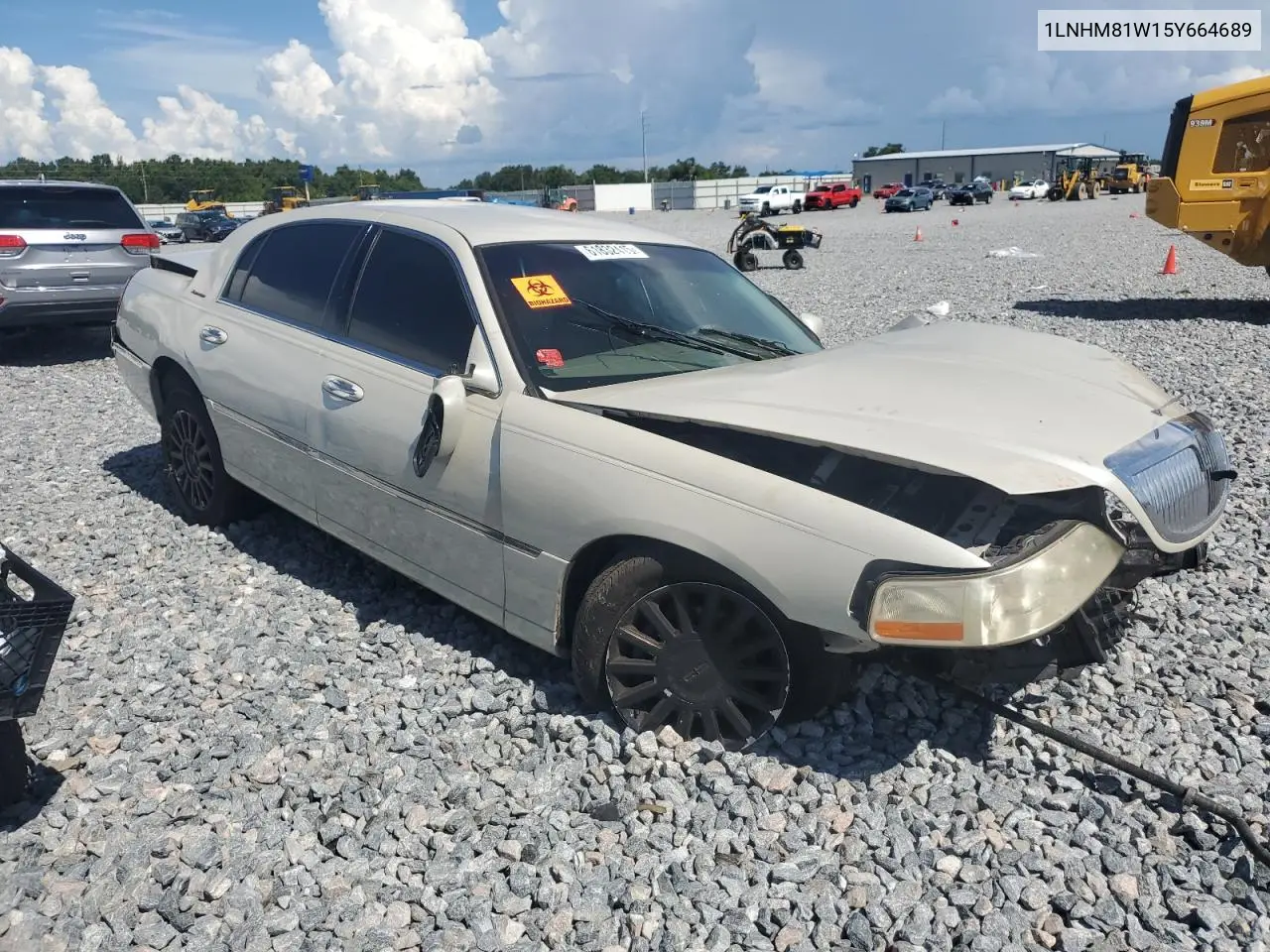 2005 Lincoln Town Car Signature VIN: 1LNHM81W15Y664689 Lot: 61832415