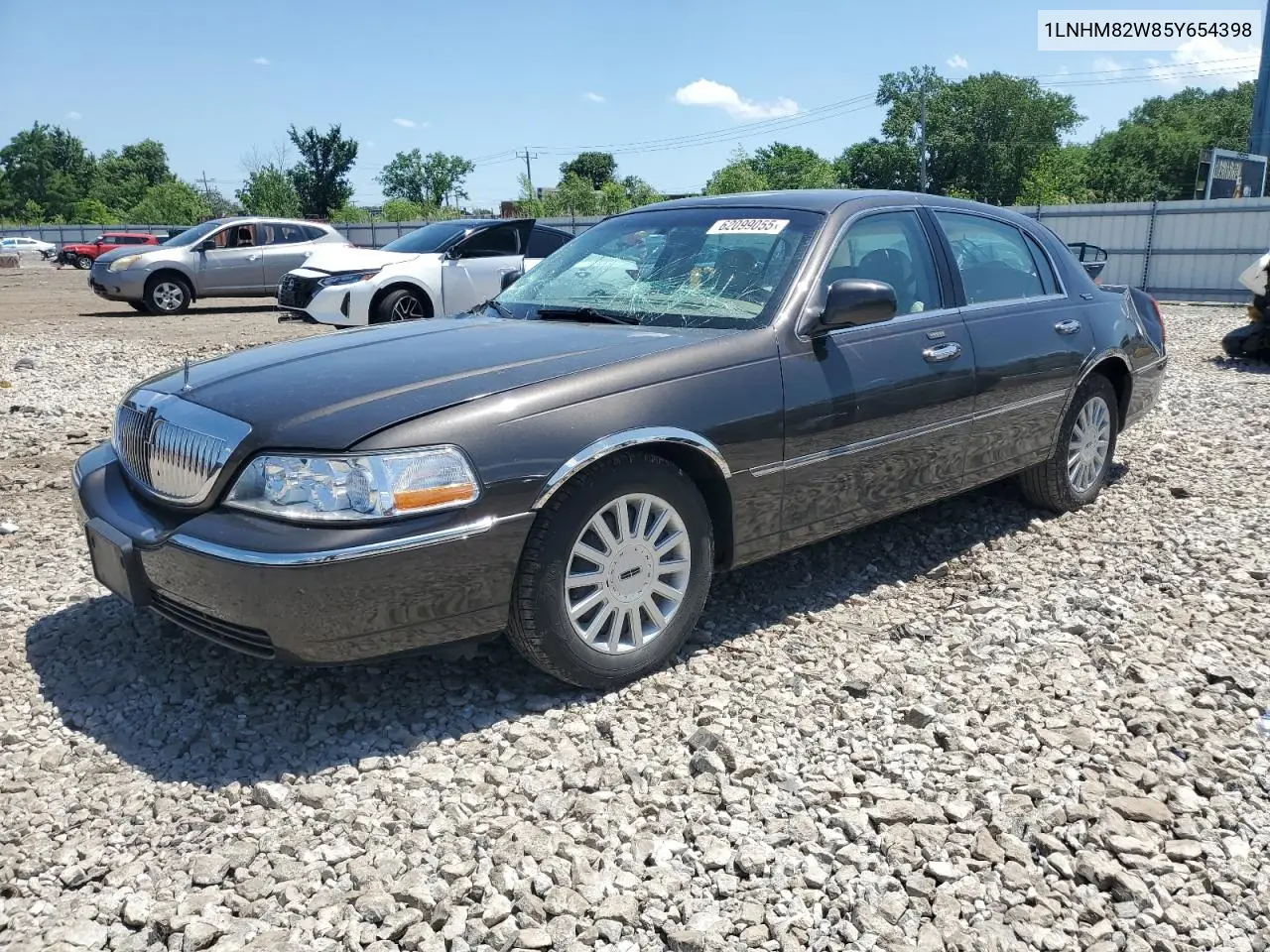 2005 Lincoln Town Car Signature Limited VIN: 1LNHM82W85Y654398 Lot: 62099055