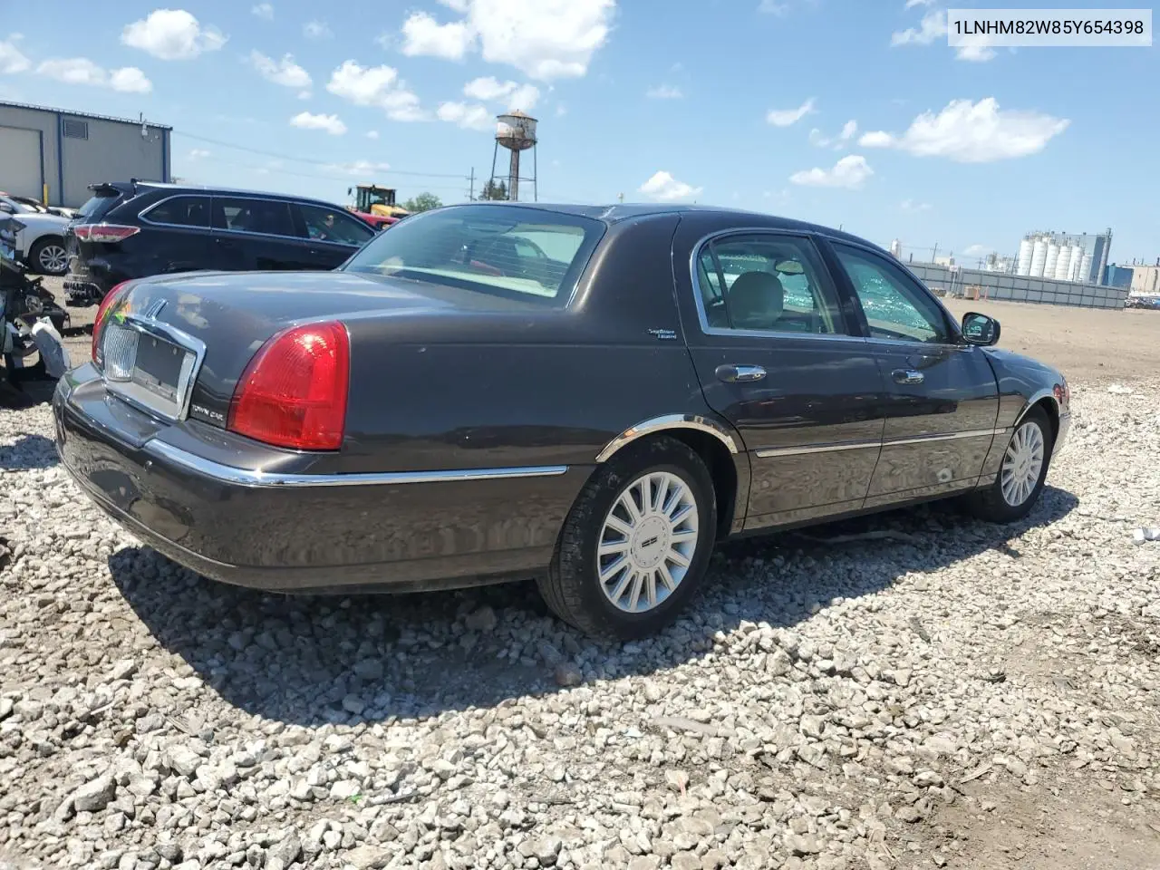 2005 Lincoln Town Car Signature Limited VIN: 1LNHM82W85Y654398 Lot: 62099055