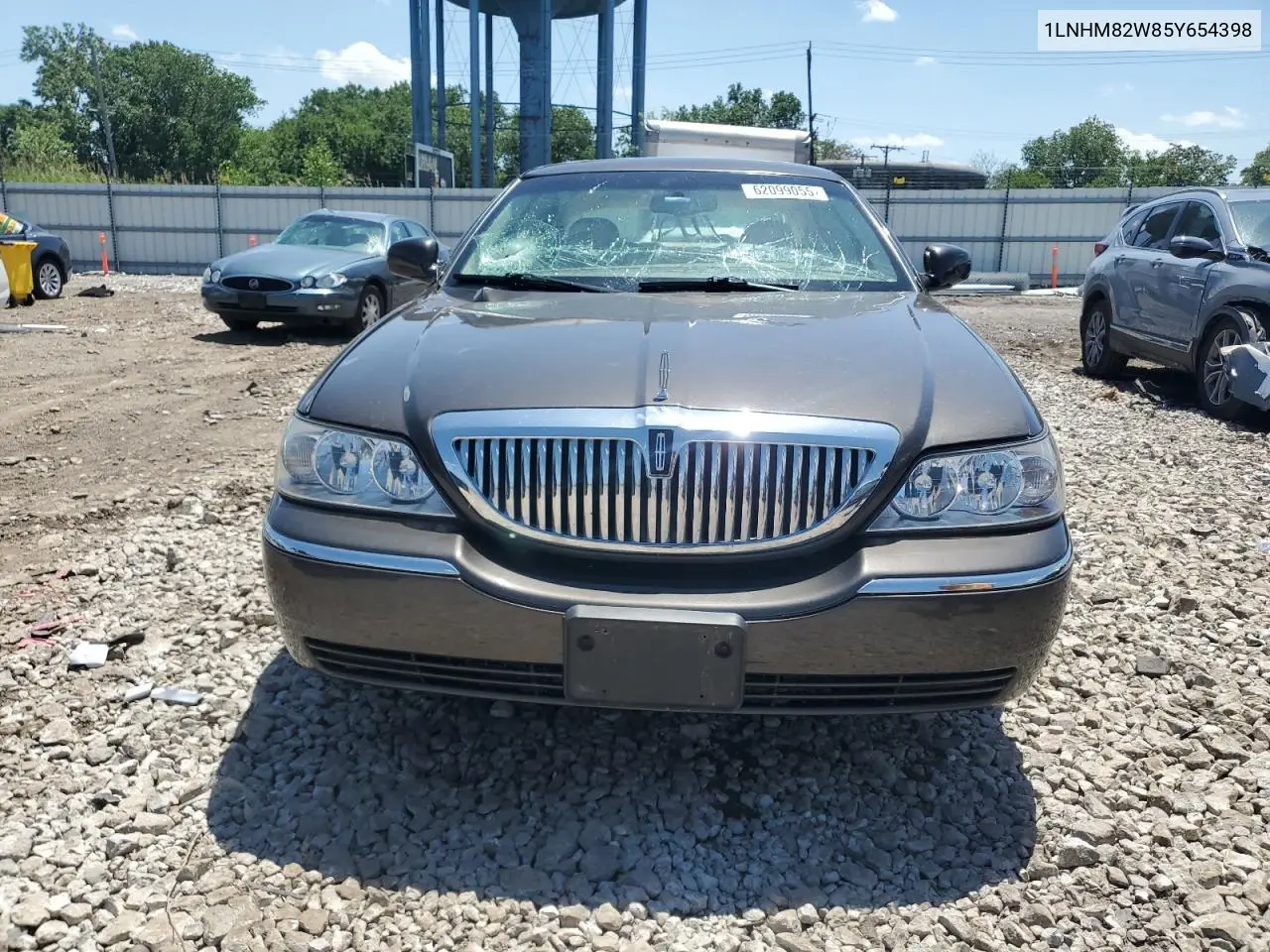 2005 Lincoln Town Car Signature Limited VIN: 1LNHM82W85Y654398 Lot: 62099055