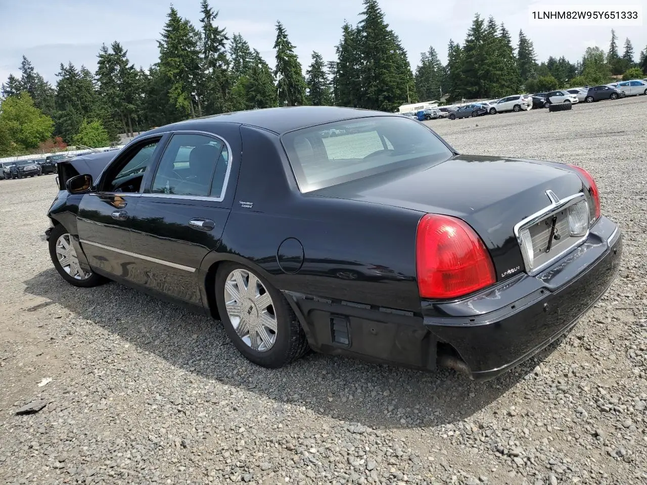 2005 Lincoln Town Car Signature Limited VIN: 1LNHM82W95Y651333 Lot: 62237435