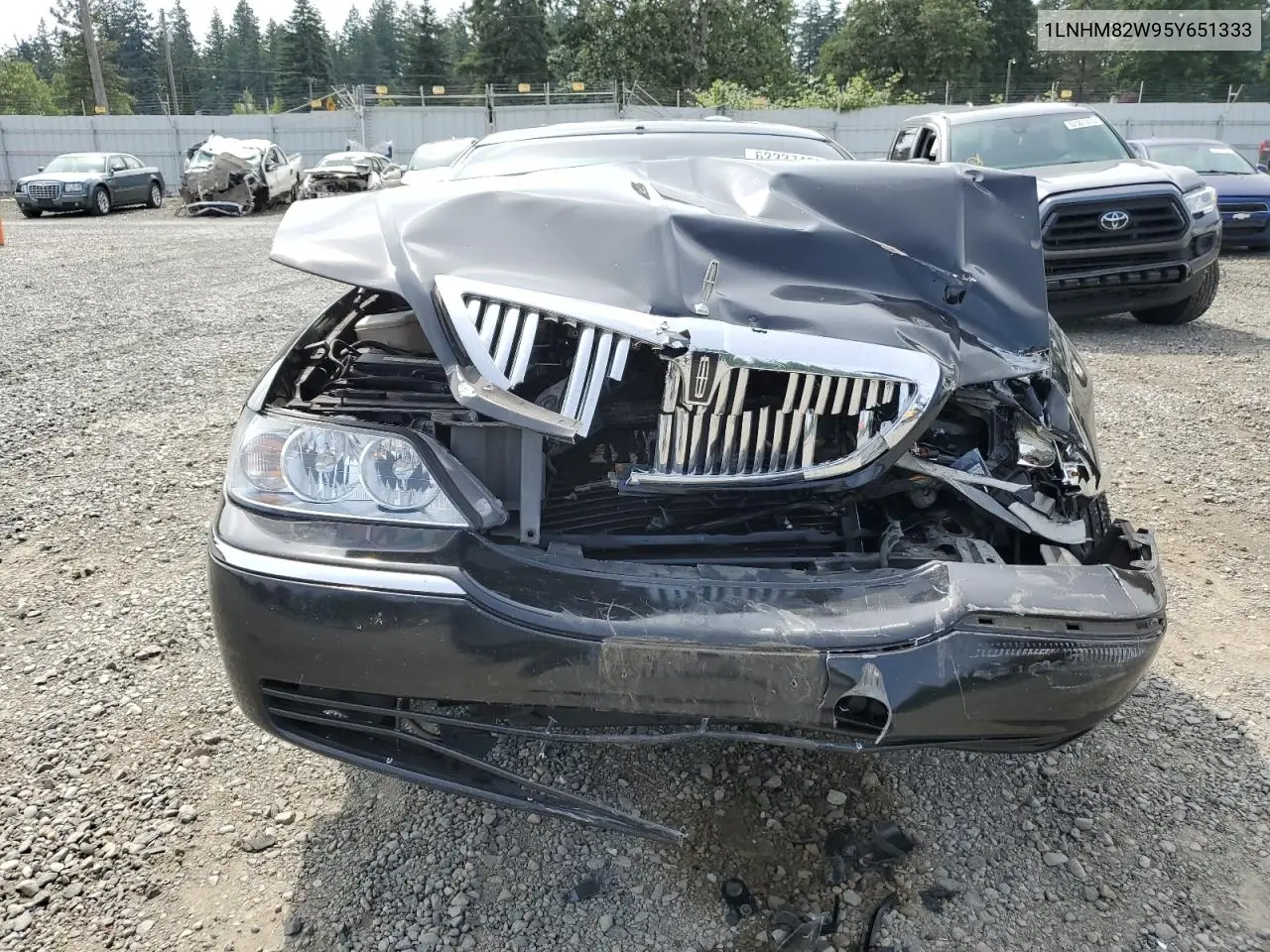 2005 Lincoln Town Car Signature Limited VIN: 1LNHM82W95Y651333 Lot: 62237435