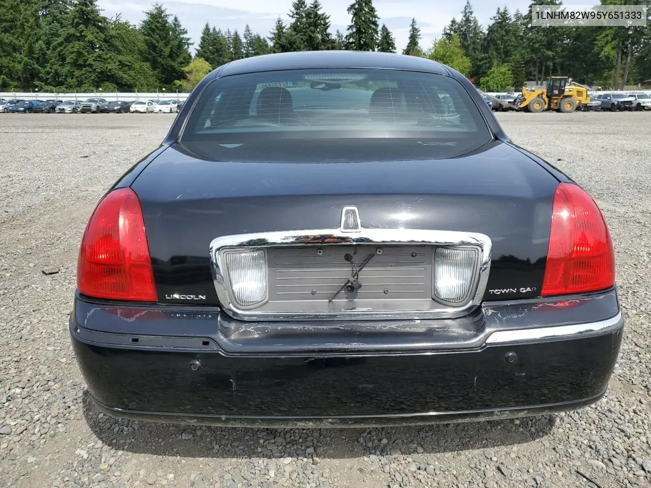 2005 Lincoln Town Car Signature Limited VIN: 1LNHM82W95Y651333 Lot: 62237435