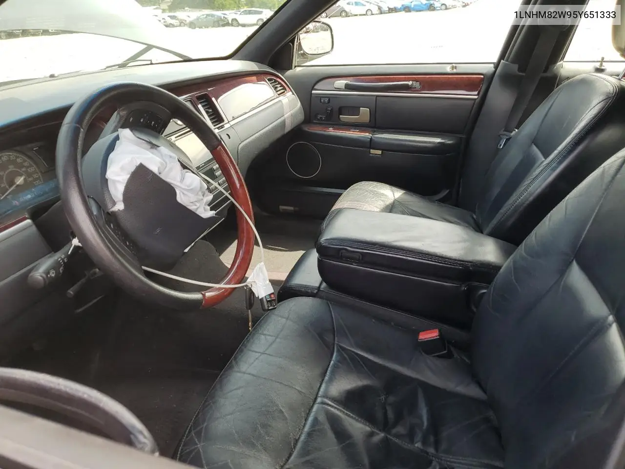 2005 Lincoln Town Car Signature Limited VIN: 1LNHM82W95Y651333 Lot: 62237435