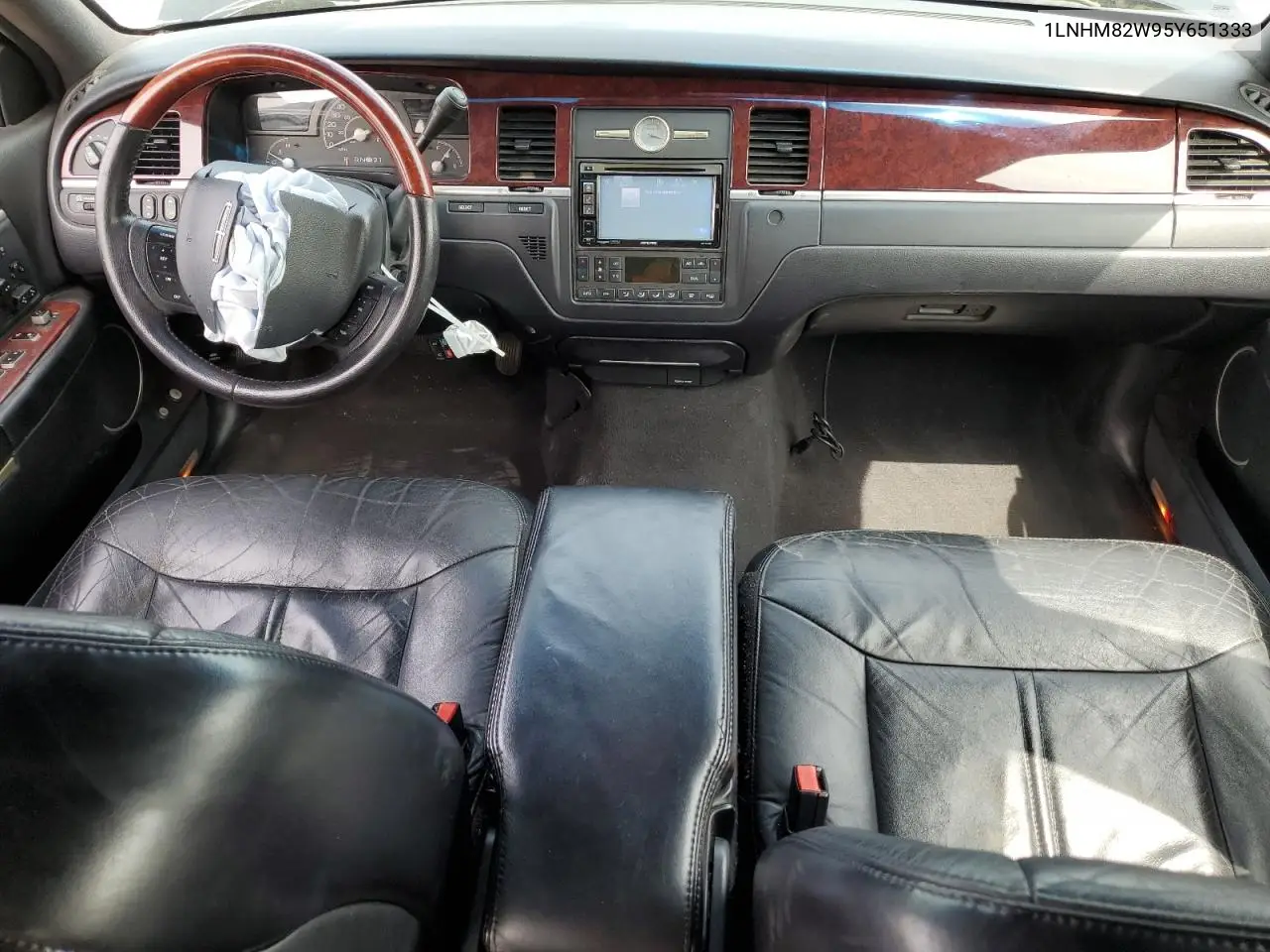 2005 Lincoln Town Car Signature Limited VIN: 1LNHM82W95Y651333 Lot: 62237435