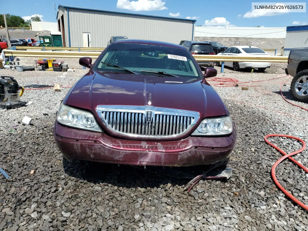 2006 Lincoln Town Car Signature Limited VIN: 1LNHM82V26Y626573 Lot: 57825735