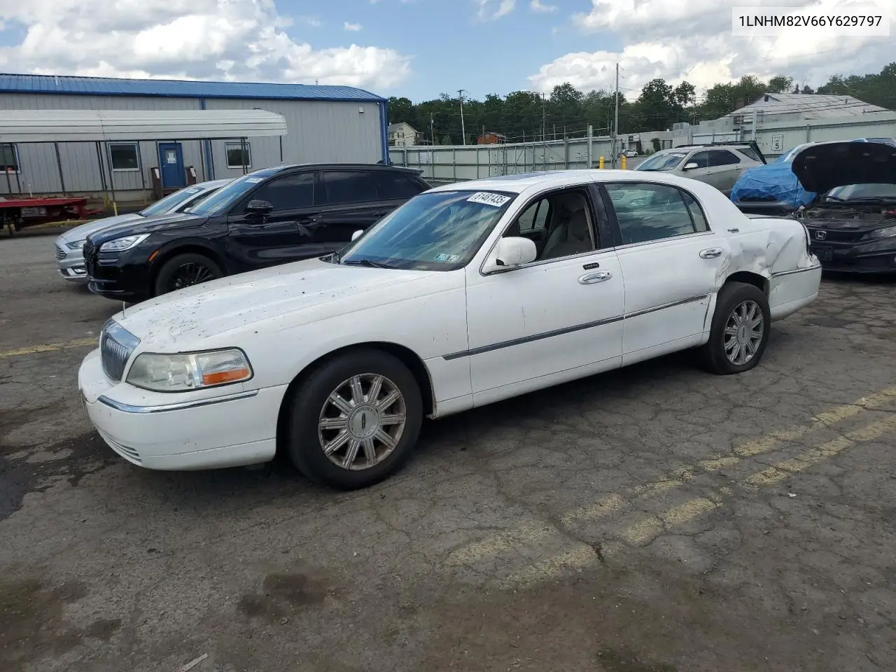 2006 Lincoln Town Car Signature Limited VIN: 1LNHM82V66Y629797 Lot: 61481435