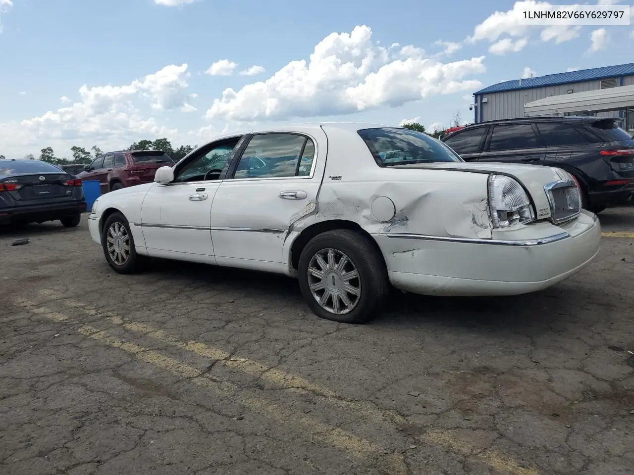 2006 Lincoln Town Car Signature Limited VIN: 1LNHM82V66Y629797 Lot: 61481435