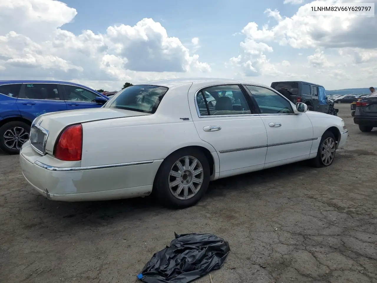 2006 Lincoln Town Car Signature Limited VIN: 1LNHM82V66Y629797 Lot: 61481435