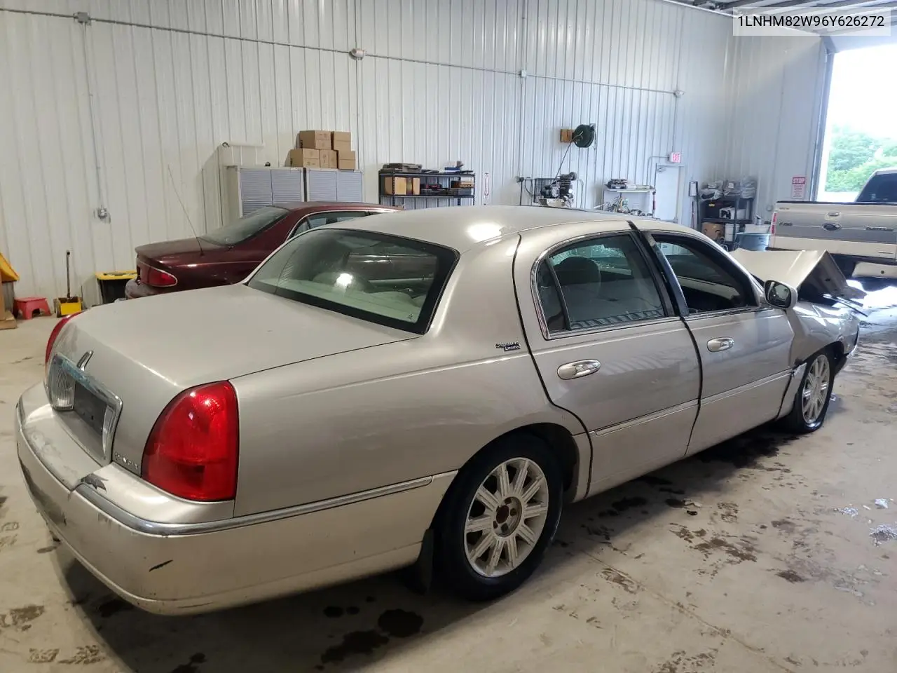 2006 Lincoln Town Car Signature Limited VIN: 1LNHM82W96Y626272 Lot: 61566265