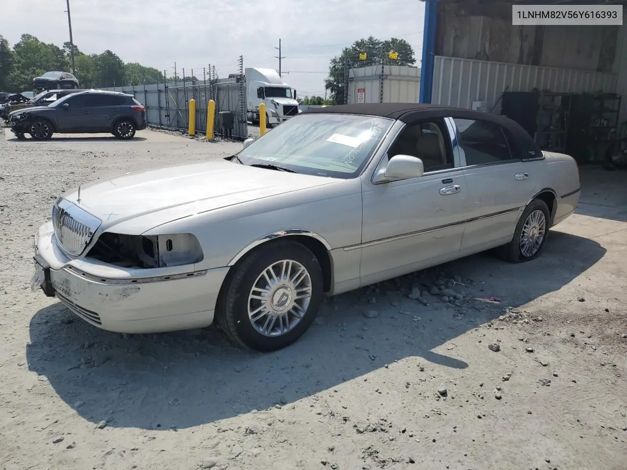 2006 Lincoln Town Car Signature Limited VIN: 1LNHM82V56Y616393 Lot: 62202705