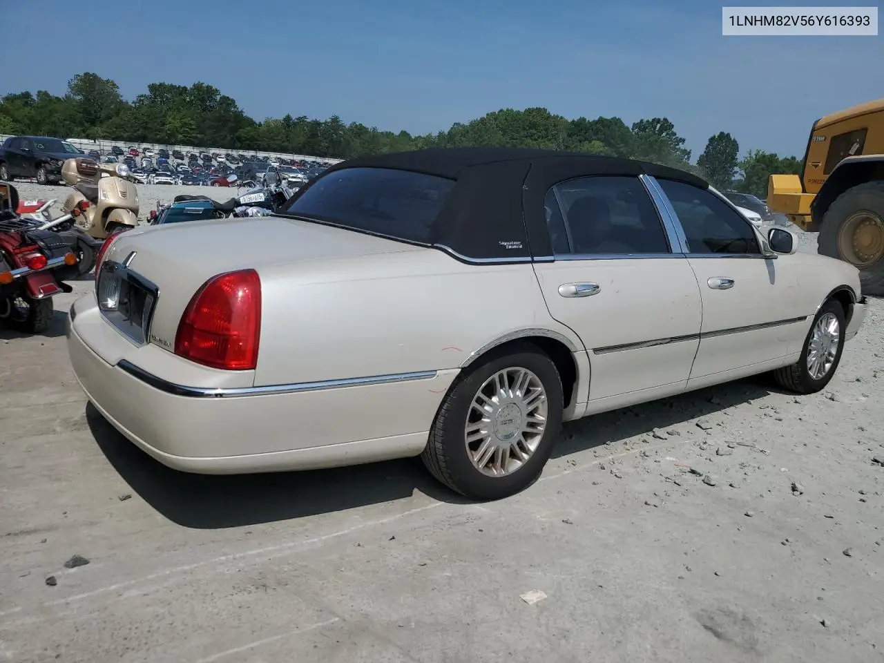 2006 Lincoln Town Car Signature Limited VIN: 1LNHM82V56Y616393 Lot: 62202705