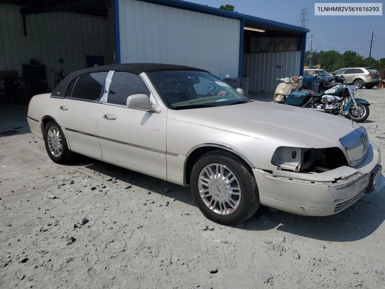 2006 Lincoln Town Car Signature Limited VIN: 1LNHM82V56Y616393 Lot: 62202705