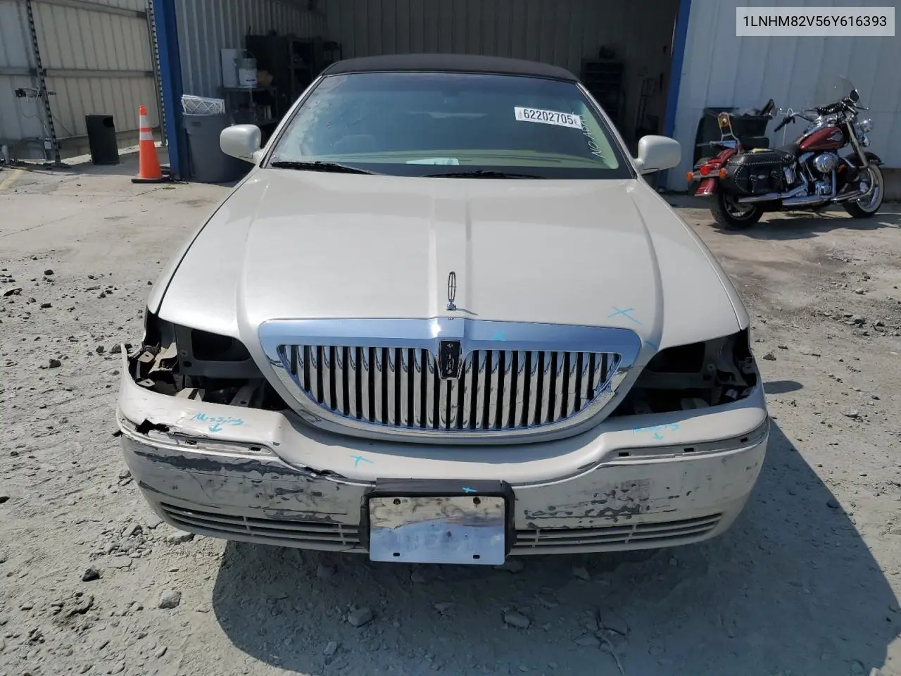 2006 Lincoln Town Car Signature Limited VIN: 1LNHM82V56Y616393 Lot: 62202705