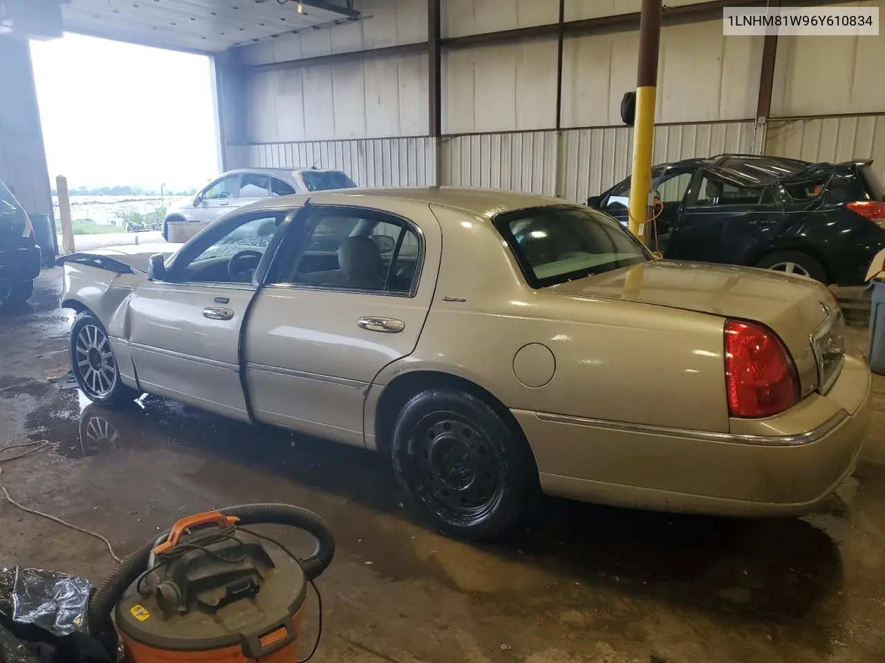 2006 Lincoln Town Car Signature VIN: 1LNHM81W96Y610834 Lot: 62739045