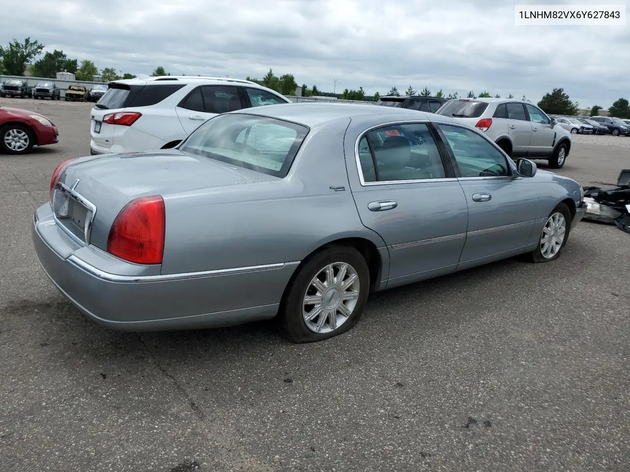 2006 Lincoln Town Car Signature Limited VIN: 1LNHM82VX6Y627843 Lot: 62920075