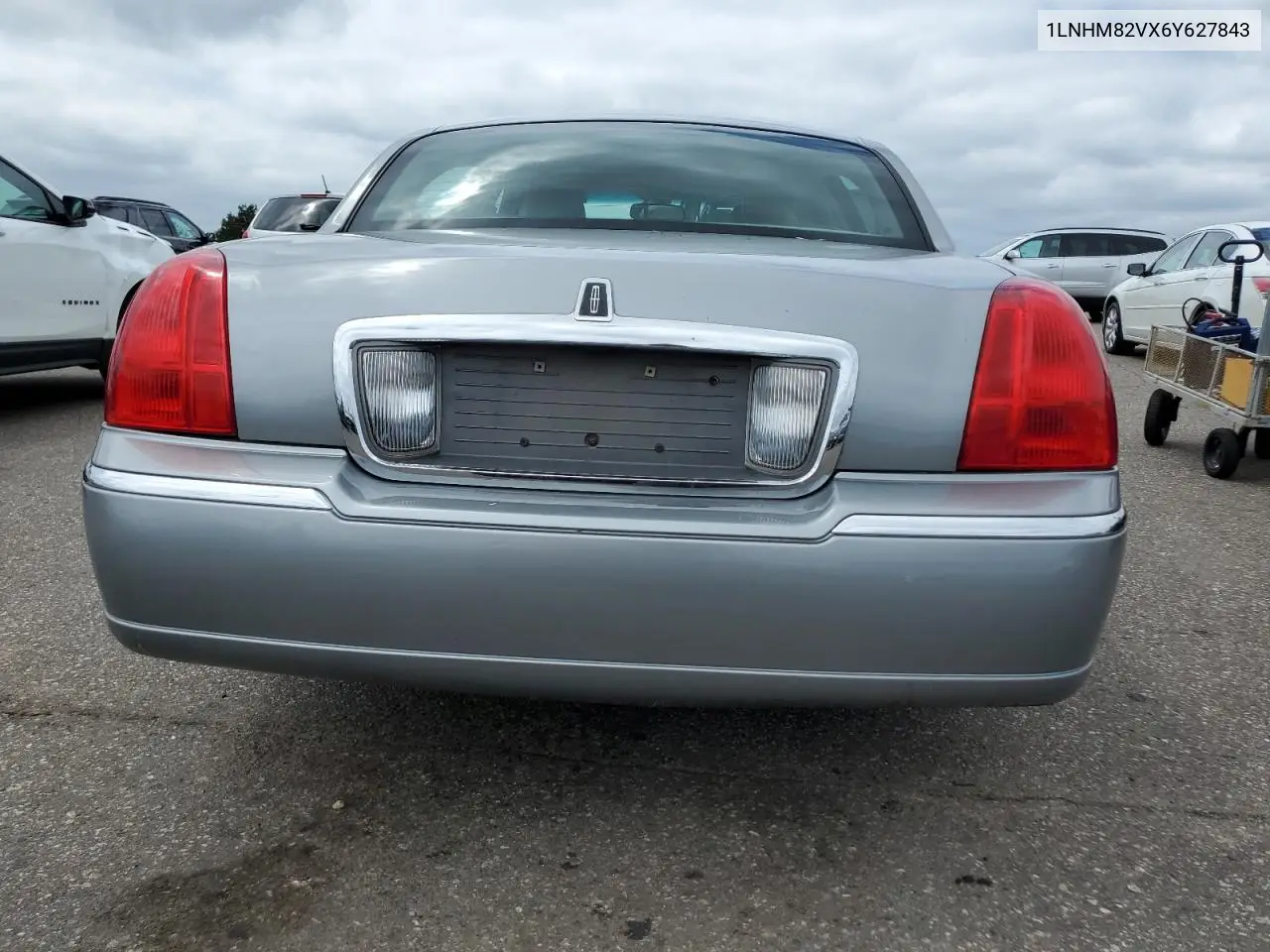 2006 Lincoln Town Car Signature Limited VIN: 1LNHM82VX6Y627843 Lot: 62920075