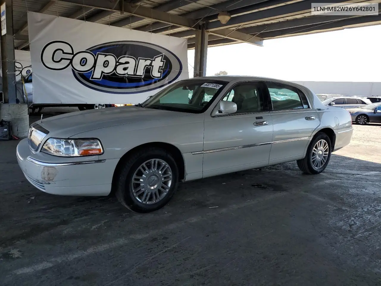 2006 Lincoln Town Car Signature Limited VIN: 1LNHM82W26Y642801 Lot: 63271385