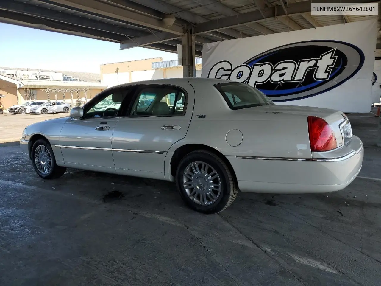 2006 Lincoln Town Car Signature Limited VIN: 1LNHM82W26Y642801 Lot: 63271385
